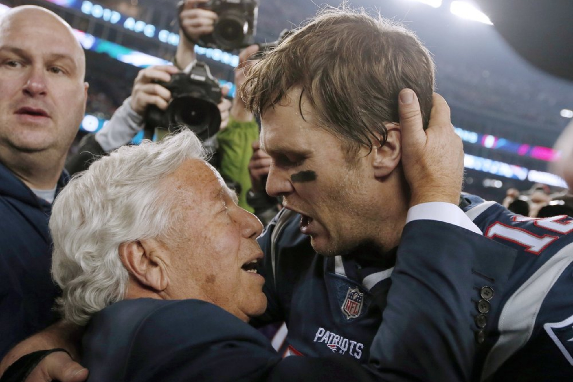Robert Kraft wants Tom Brady to retire as a New England Patriots player.