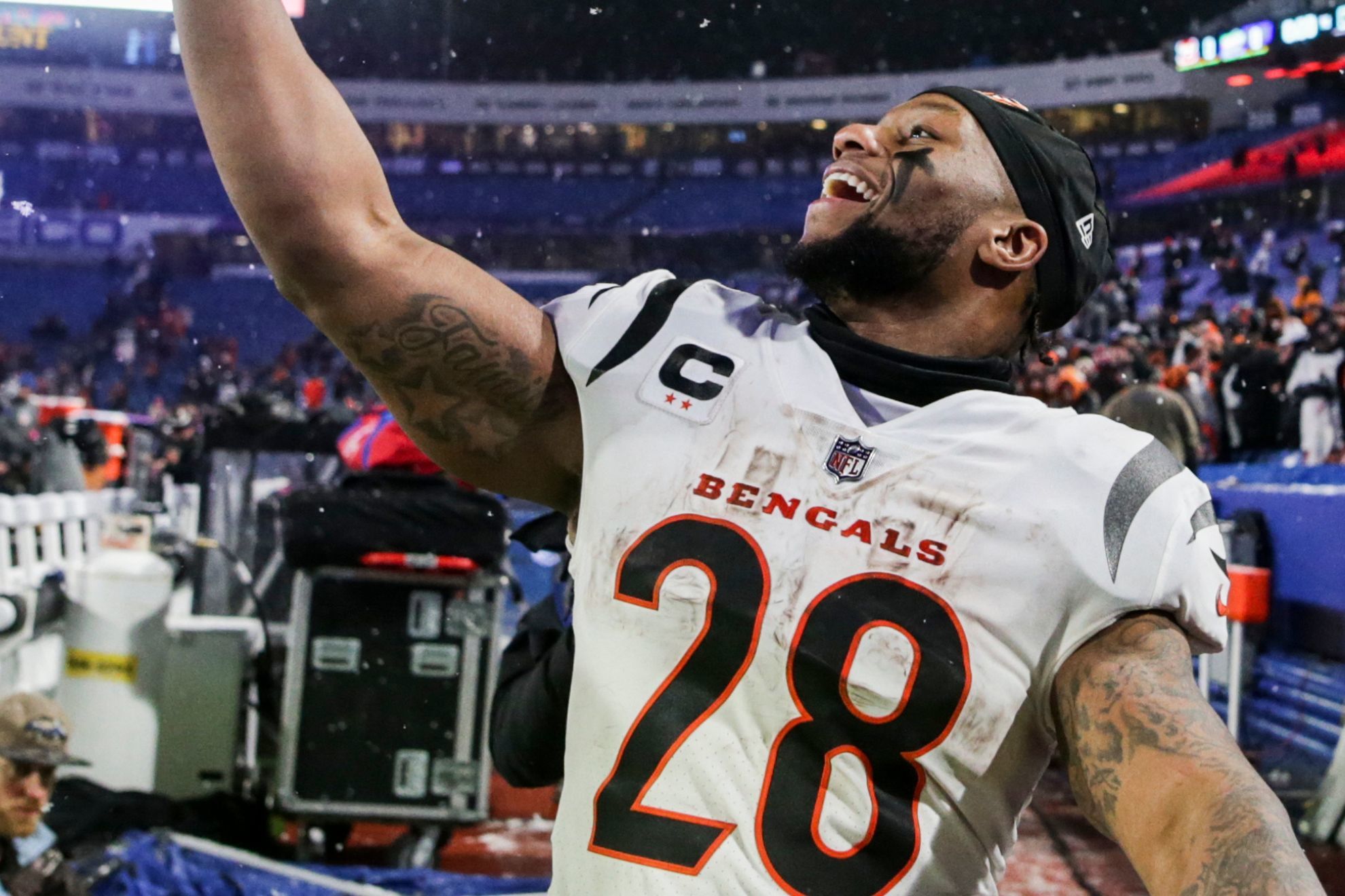 Bengals RB Joe Mixon celebrates win over Bills one day after alleged incident