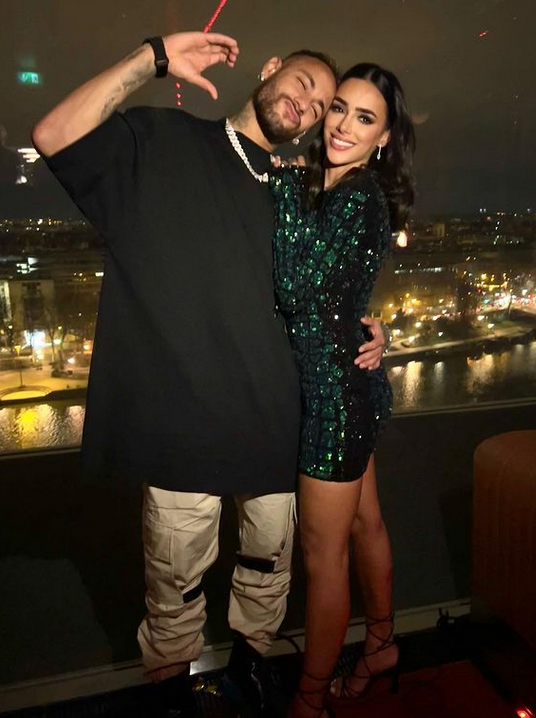 Neymar's kiss with Bruna Biancardi on his 31st birthday: Is he dating ...