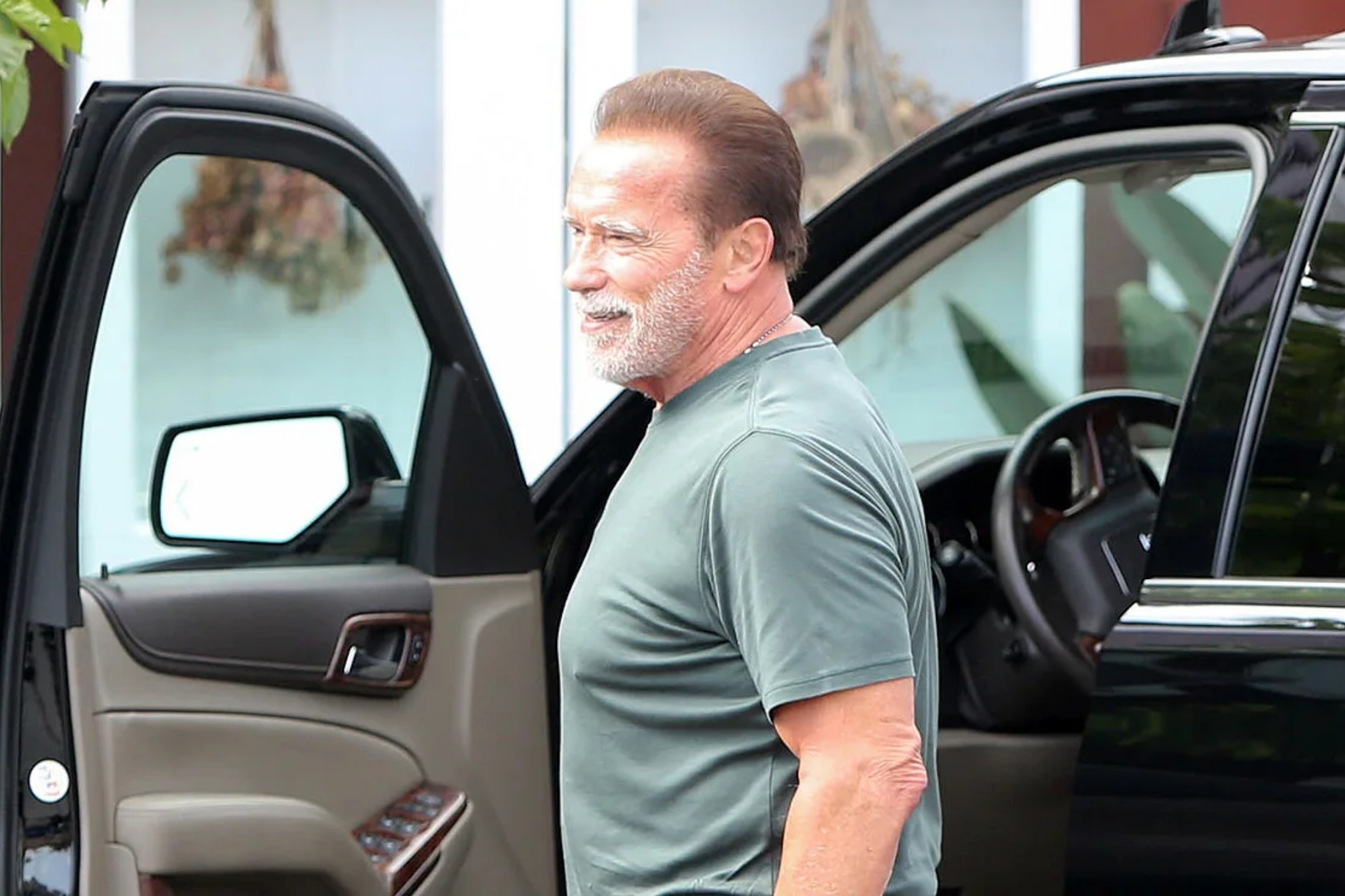 Arnold Schwarzenegger, involucrado en un accidente que llevó a una ciclista al hospital.