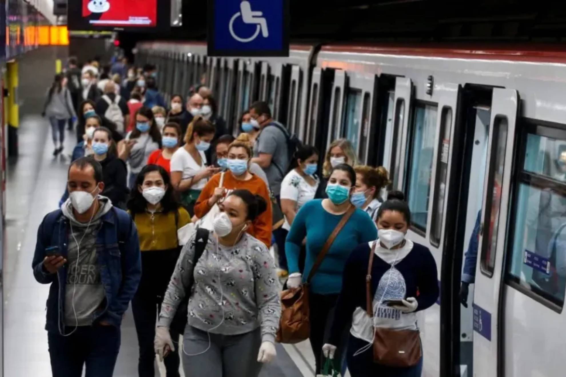 Las mascarillas dejan de ser obligatorias en el transporte público: en qué lugares es obligatoria