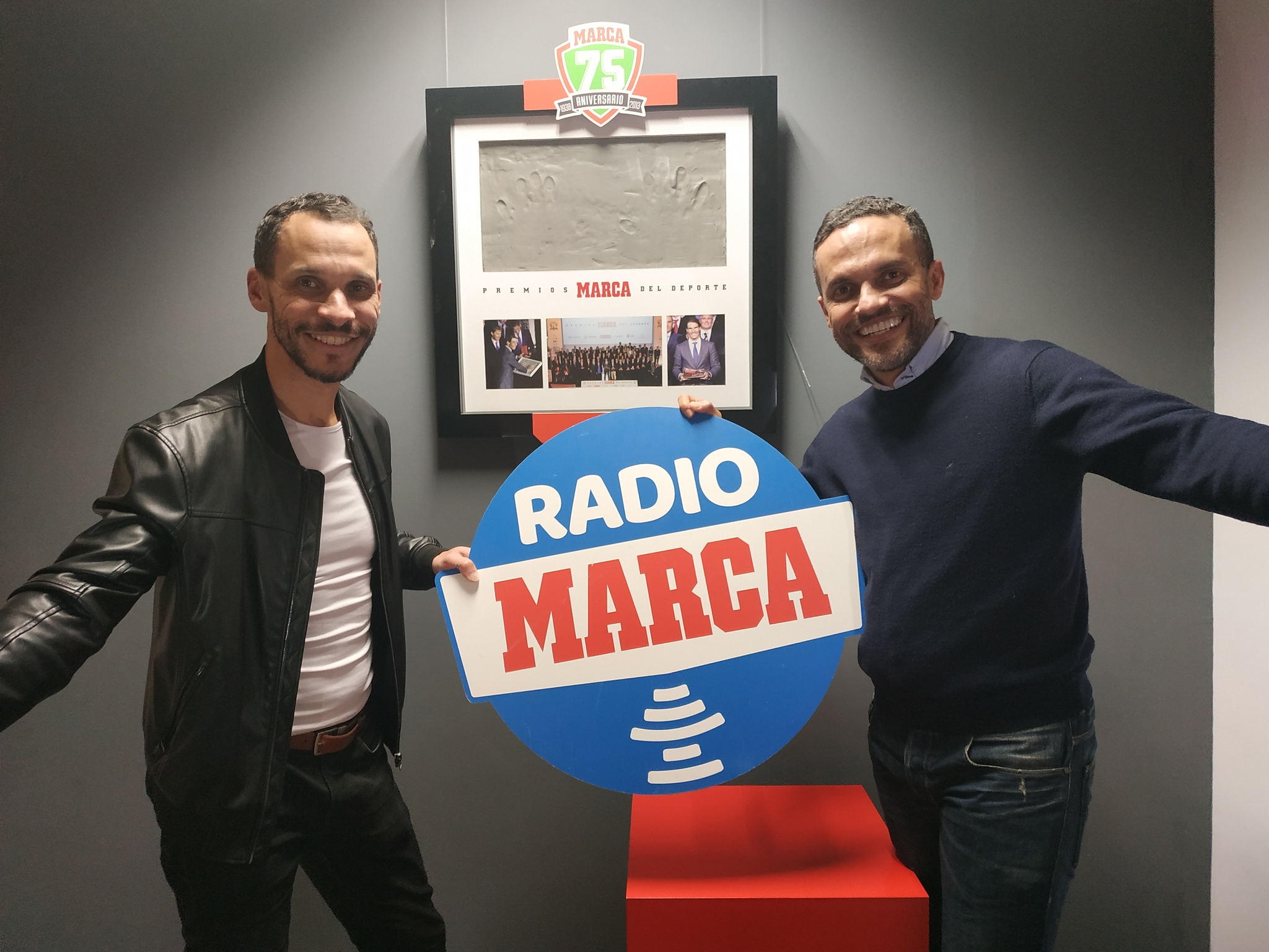 Los hermanos Rodrigo y Gustavo Almeida en la redaccin de Radio Marca/ Foto: @ladeporteca