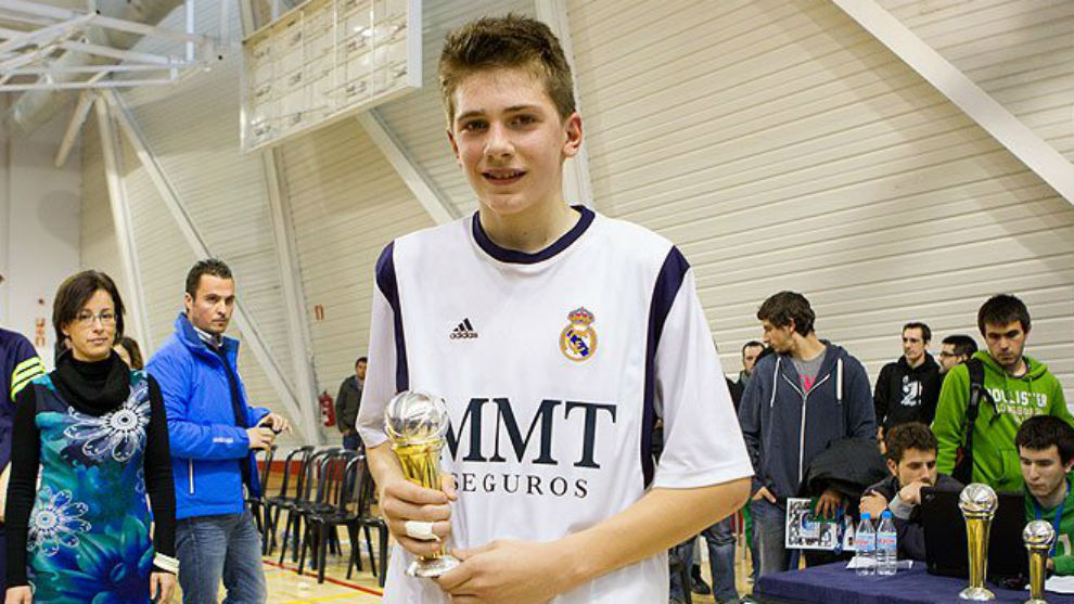 Luka Doncic, tras ganar la Minicopa de 2013 y ser proclamado MVP.