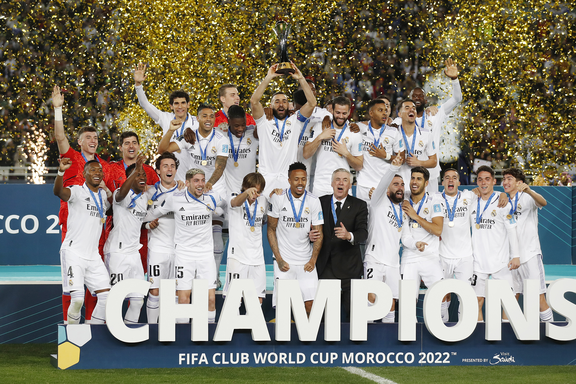 La plantilla del Real Madrid celebra en Riad su octavo título de campeones del Mundial de Clubes