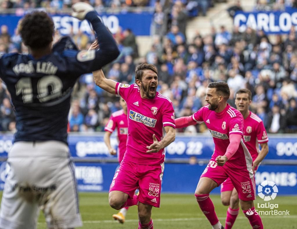 Atienza celebra el gol que marc al Oviedo.
