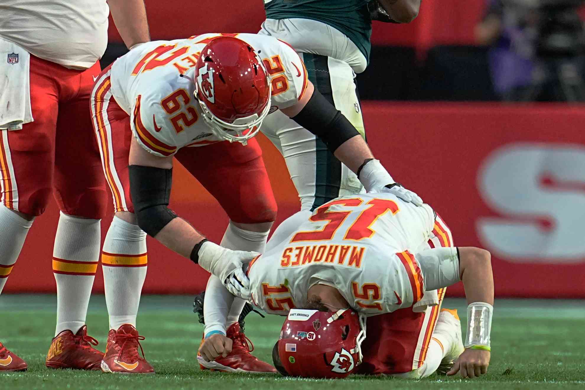 Patrick Mahomes injury update: Did T.J. Edwards purposely try to aggravate  his ankle? | Marca