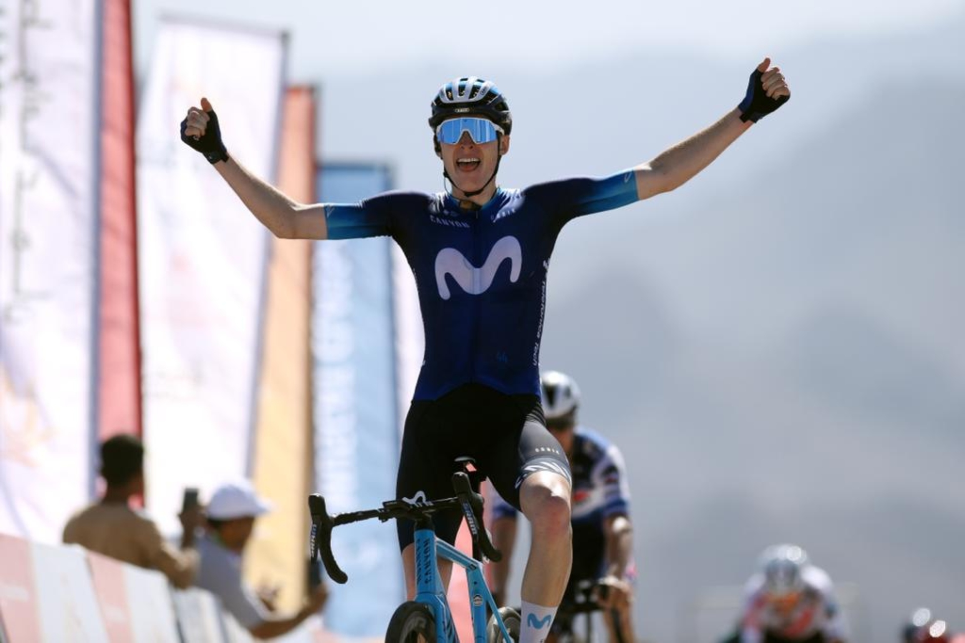 Jogerson celebra su triunfo en la tercera etapa del Tour de Omn.