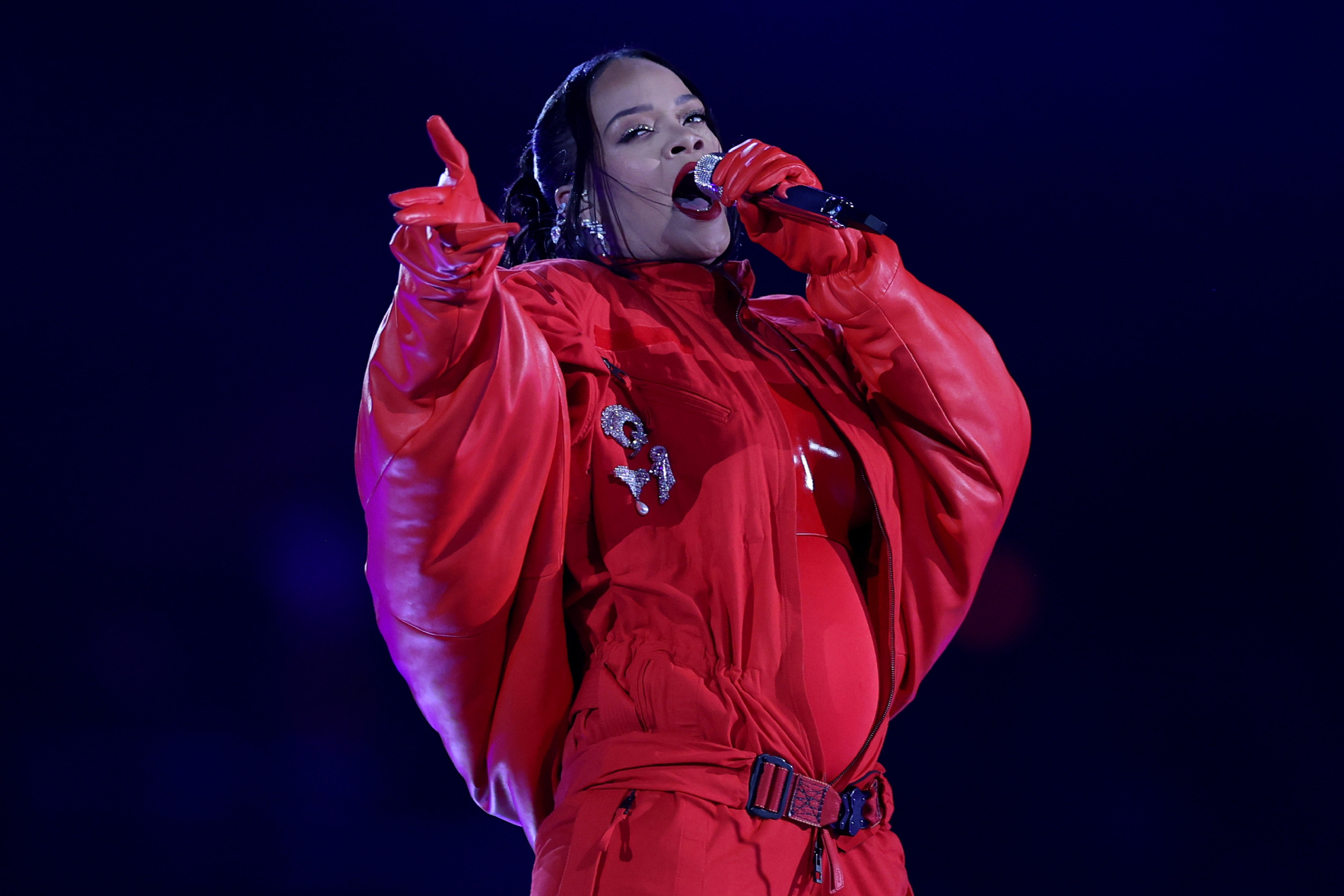 Seis aos despus, Rihanna vuelve a reinar: espectacular show 'areo' en la Super Bowl!