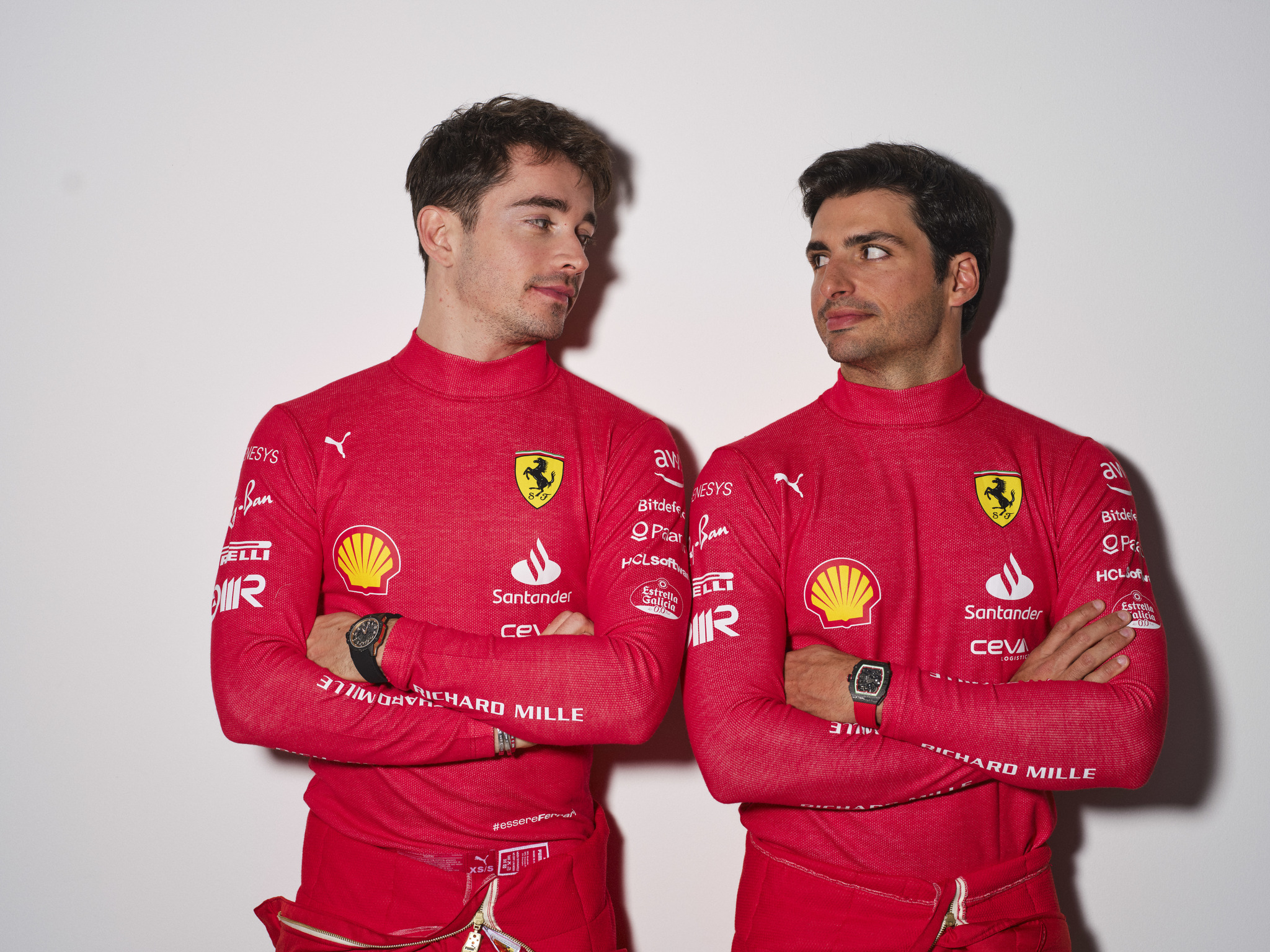 Carlos y Charles, en una imagen promocional de Ferrari.