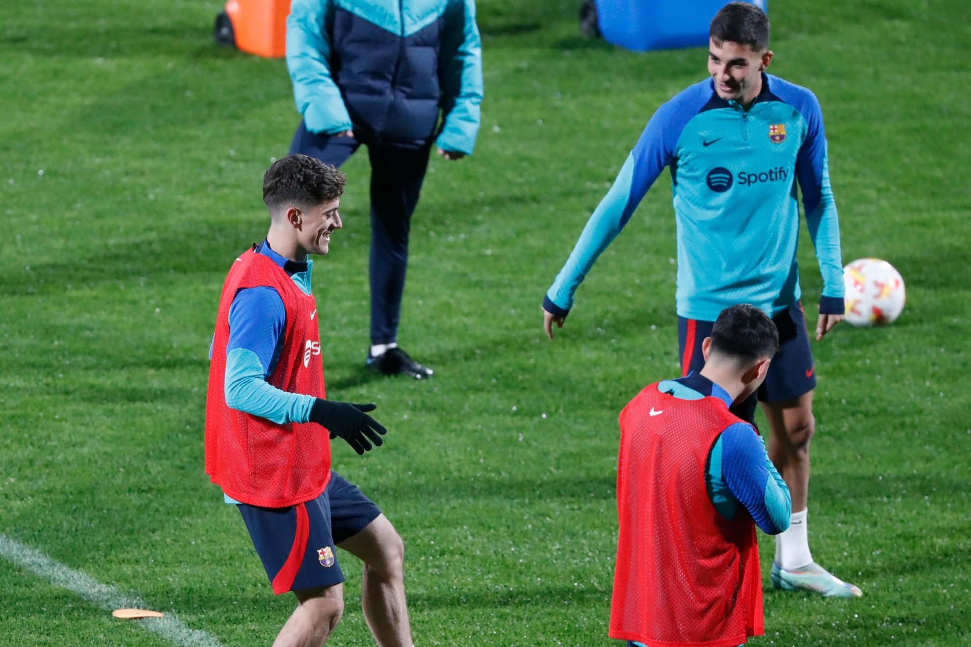 Gavi y Ferran, en un entrenamiento del Barcelona.