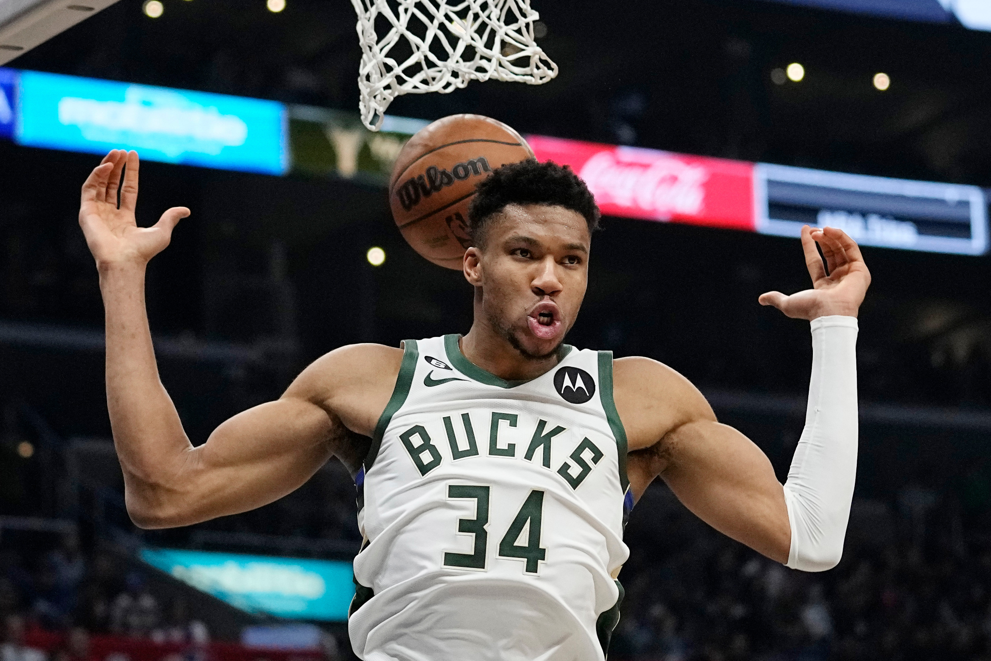 Boston Celtics 125 - 131 Milwaukee Bucks: Stats and highlights