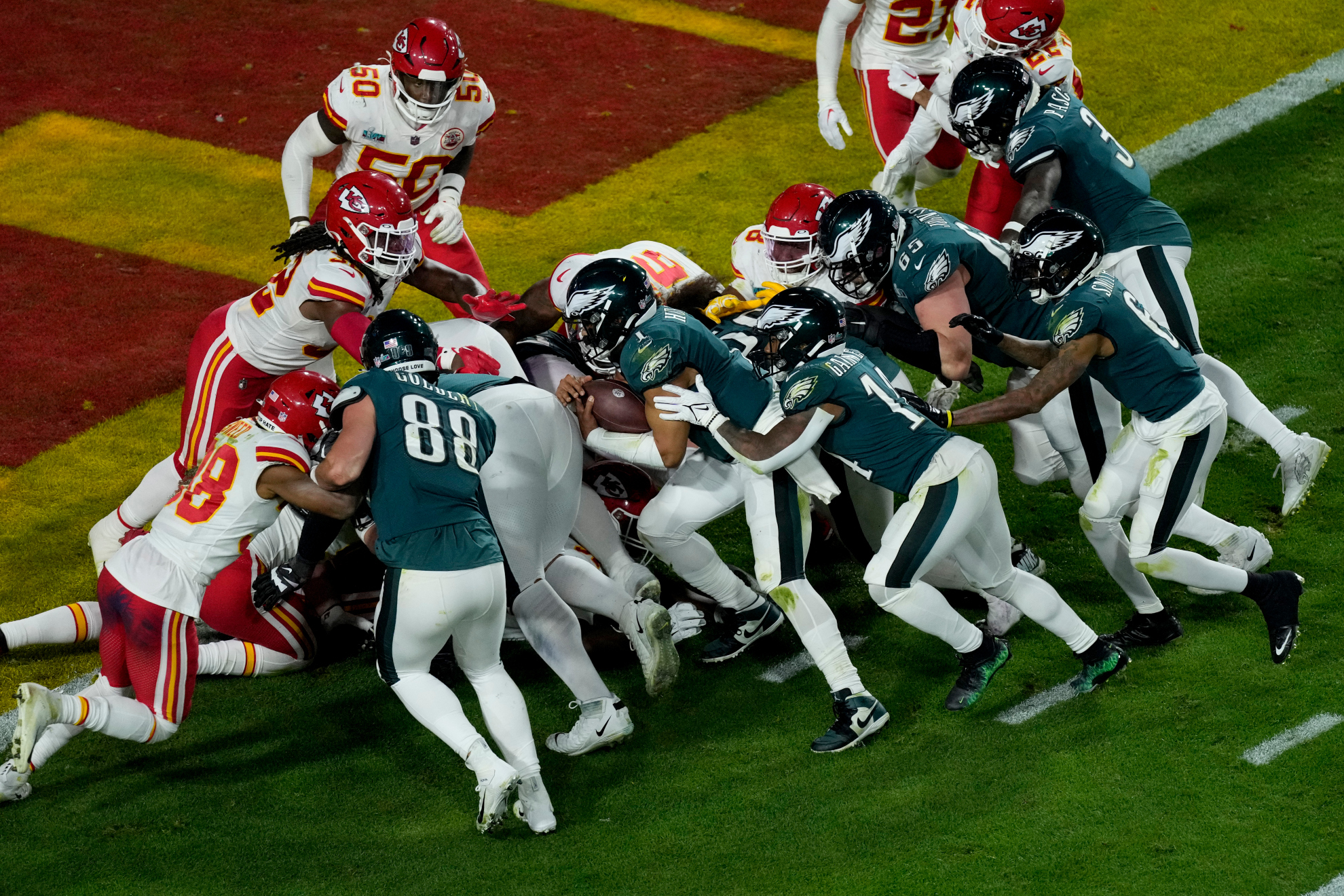 Former NFL referee says the league could ban the "Tush Push", the QB sneak mastered by the Eagles | Marca