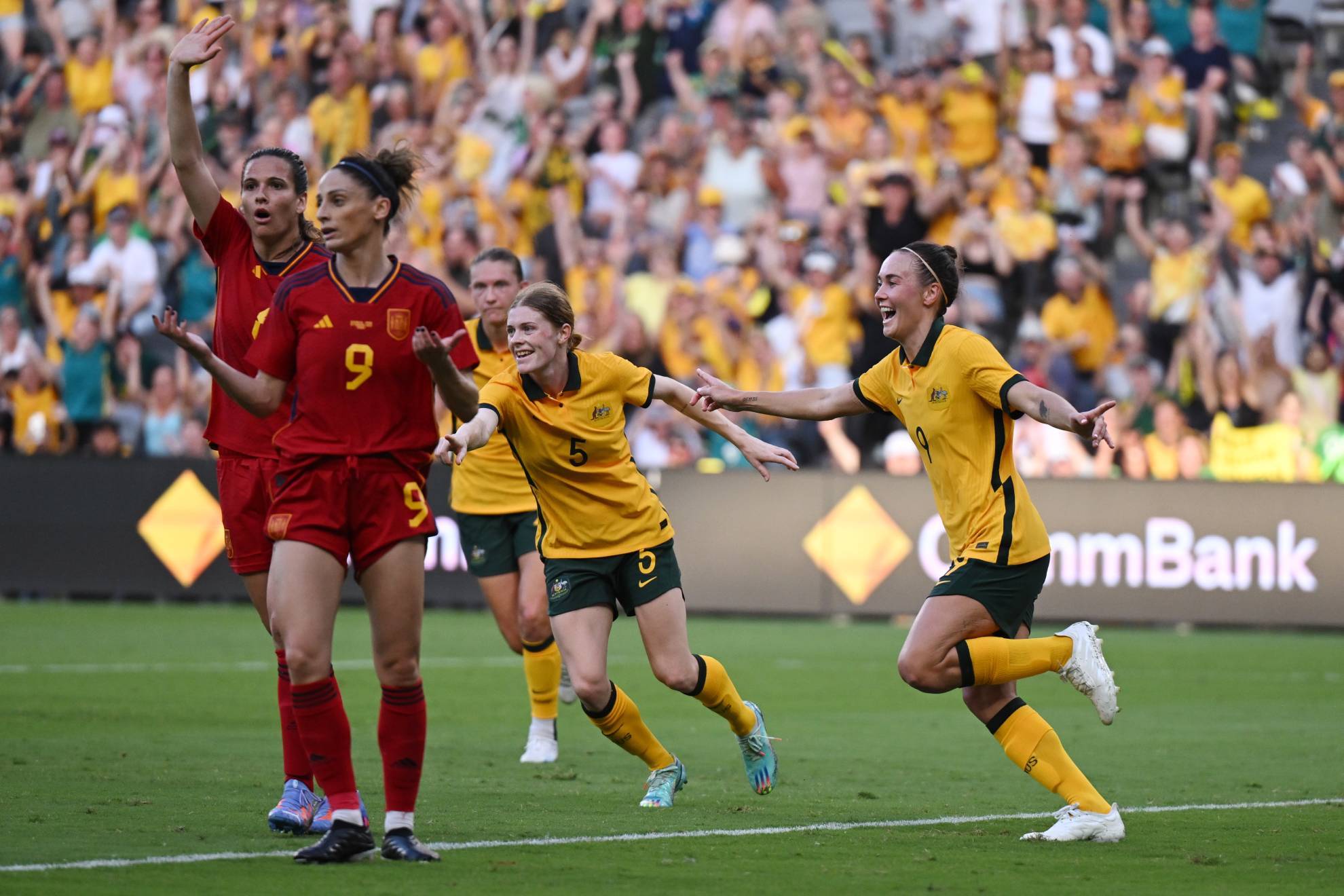 Caitlin Foord celebra uno de los goles de Australia ante Espaa / EFE