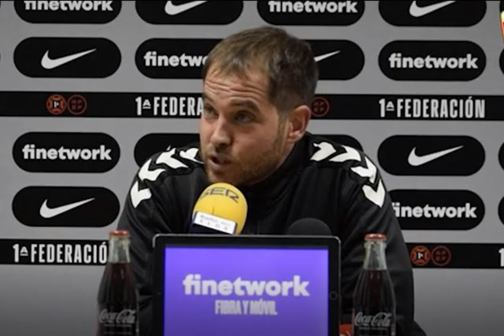 La rajada del entrenador del Sabadell: "Es Finetwork el patrocinador de la RFEF, el Eldense lder...