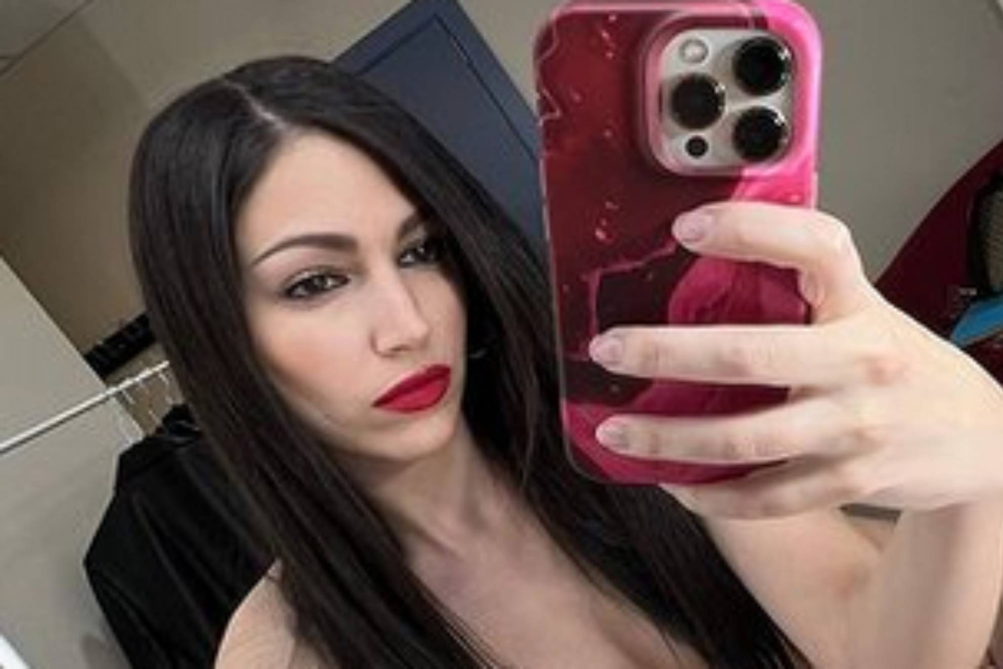 rsula Corber se hace un selfie desnuda ante el espejo: 1,7 millones de likes en slo 24 horas