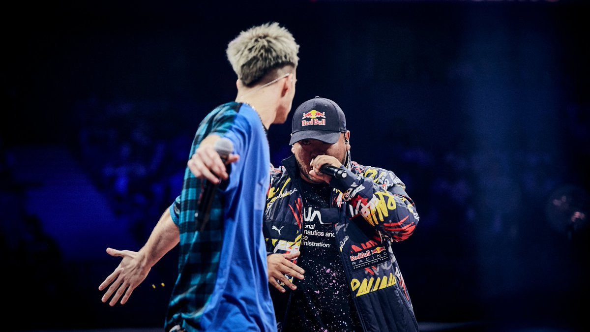 WOS frente Aczino en la Red Bull Batalla Internacional de 2019