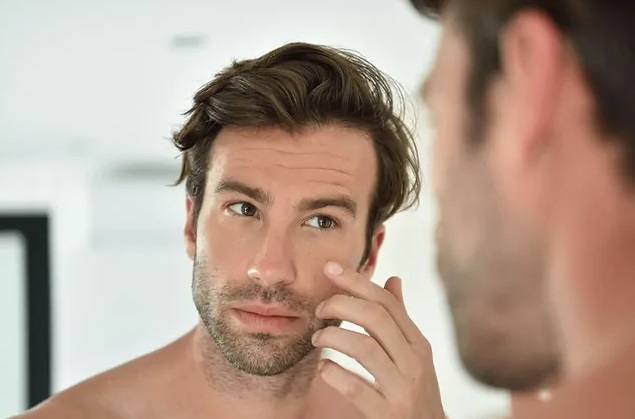 Las cremas faciales para hombre mejor valoradas (y por menos de 11 euros)