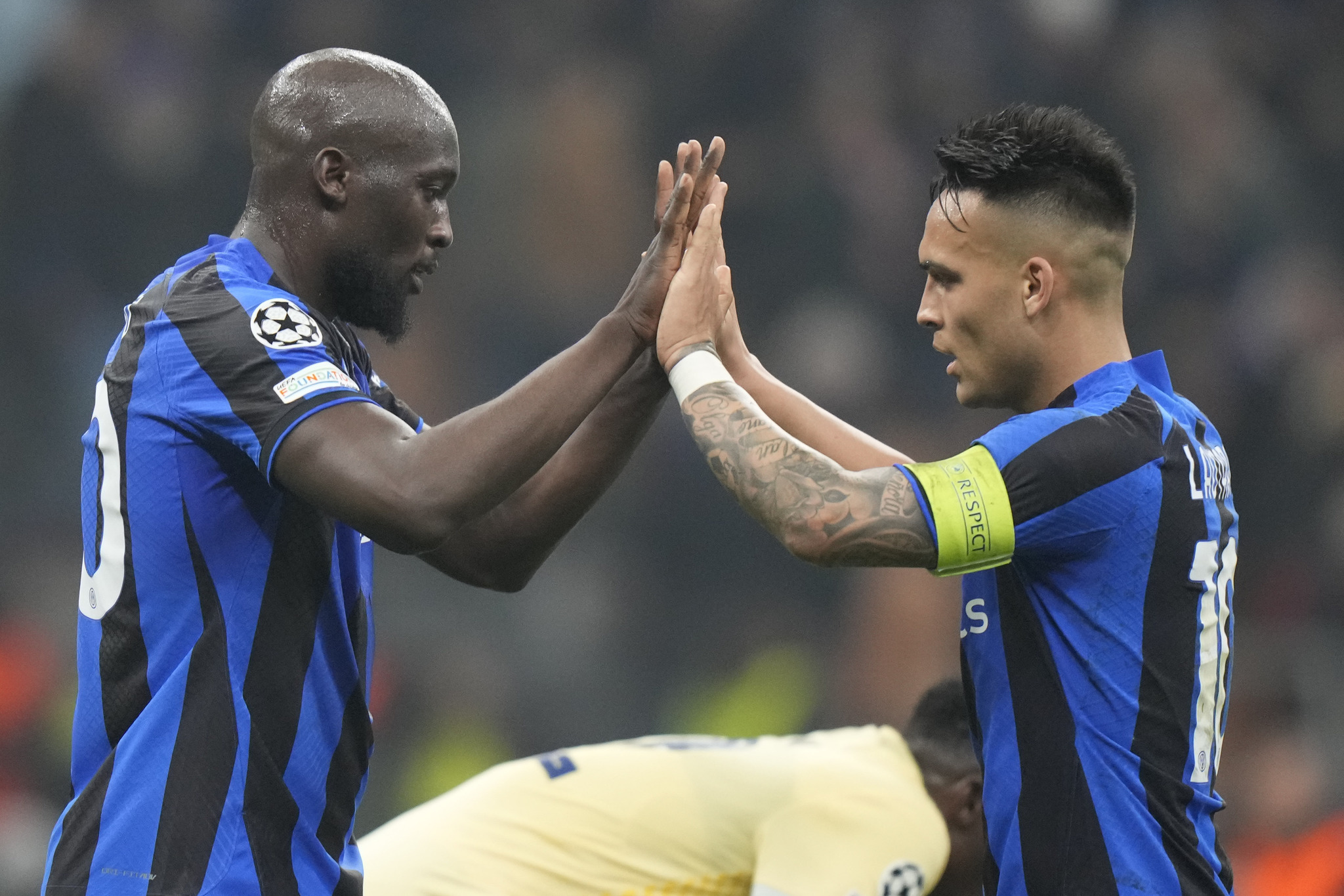 Inter's Romelu Lukaku, left, celebrates with team-mate Lautaro Martinez