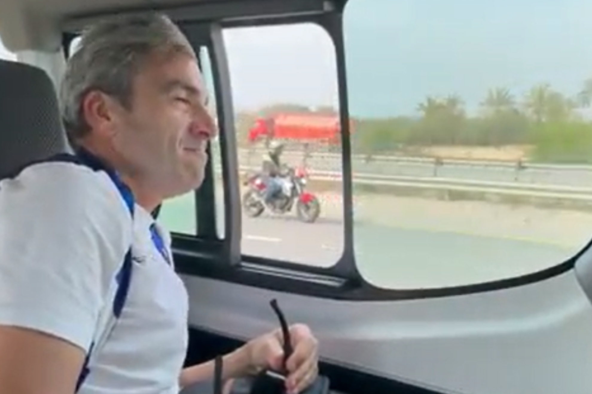 El momentazo desde el coche de Movistar en plena etapa reina: "El ciclismo moderno es as..."