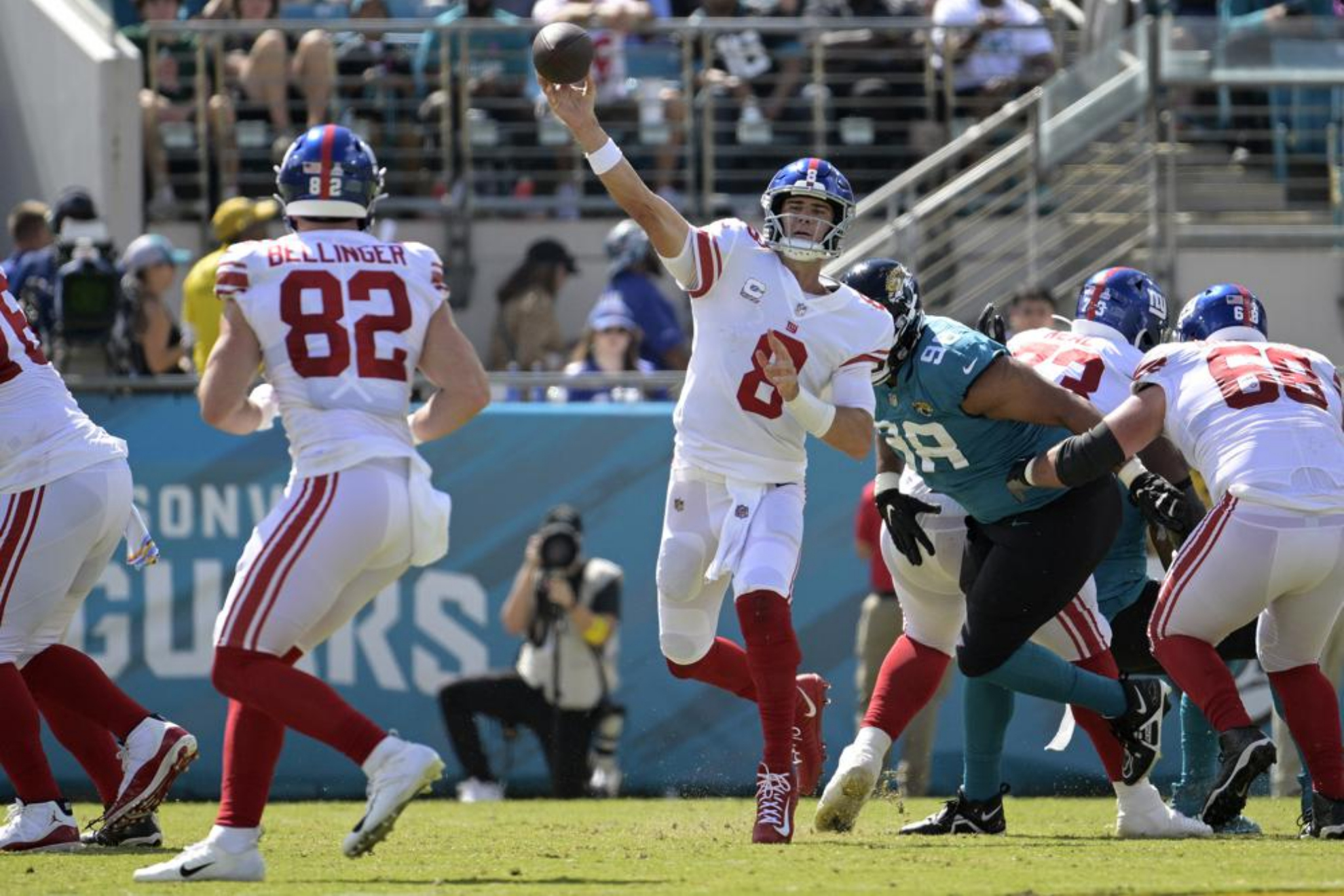 New York Giants quarterback Daniel Jones throws a pass against the Jacksonville Jaguars.
