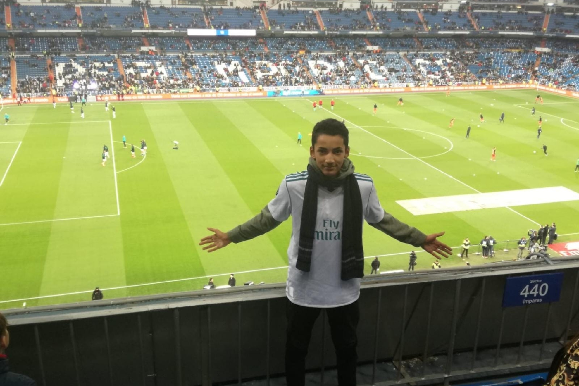 Álvaro, viendo un partido del Madrid en el Bernabéu con 11 años.