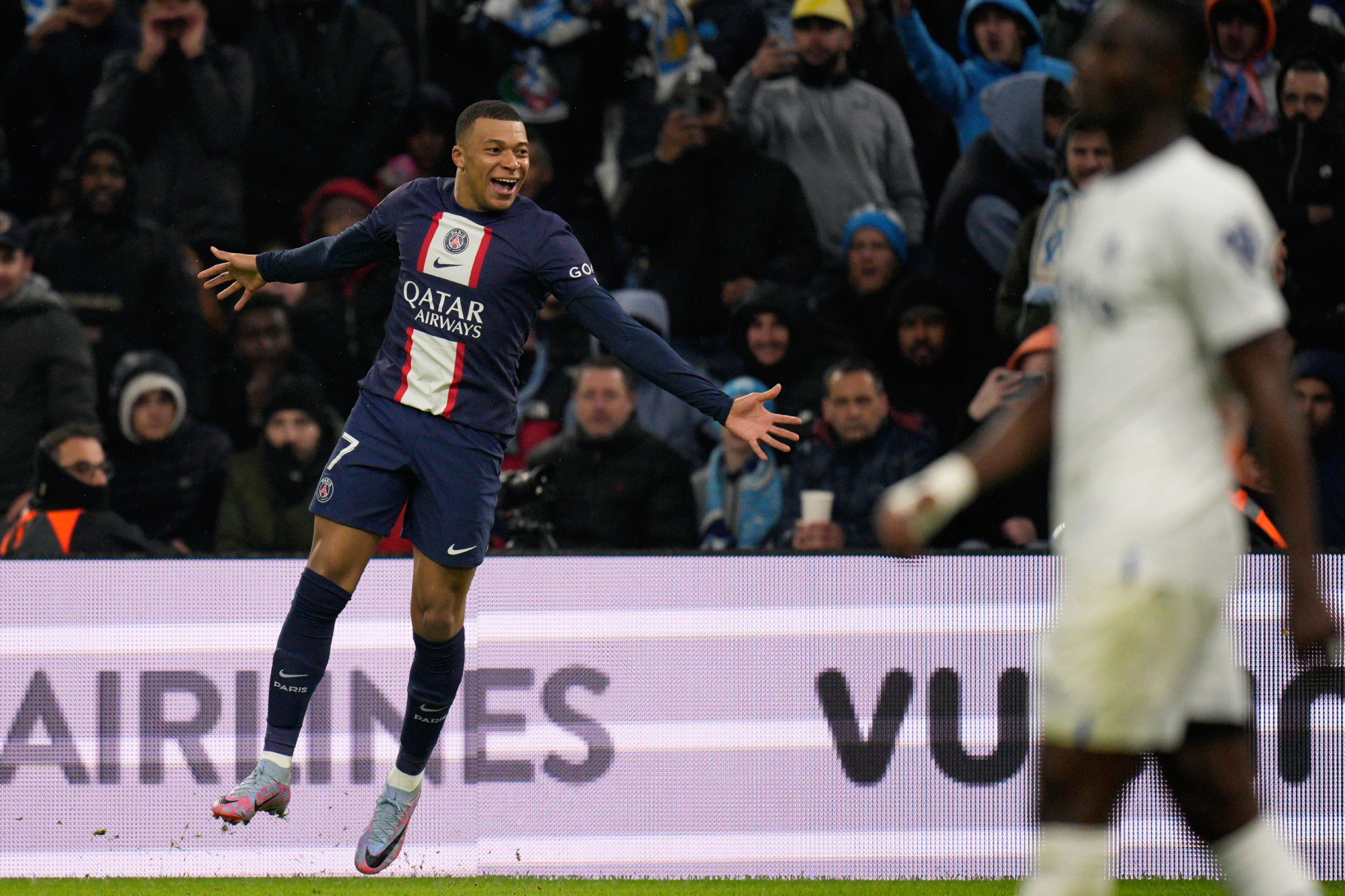 Mbappé celebra el 0-3 ante el Marsella.