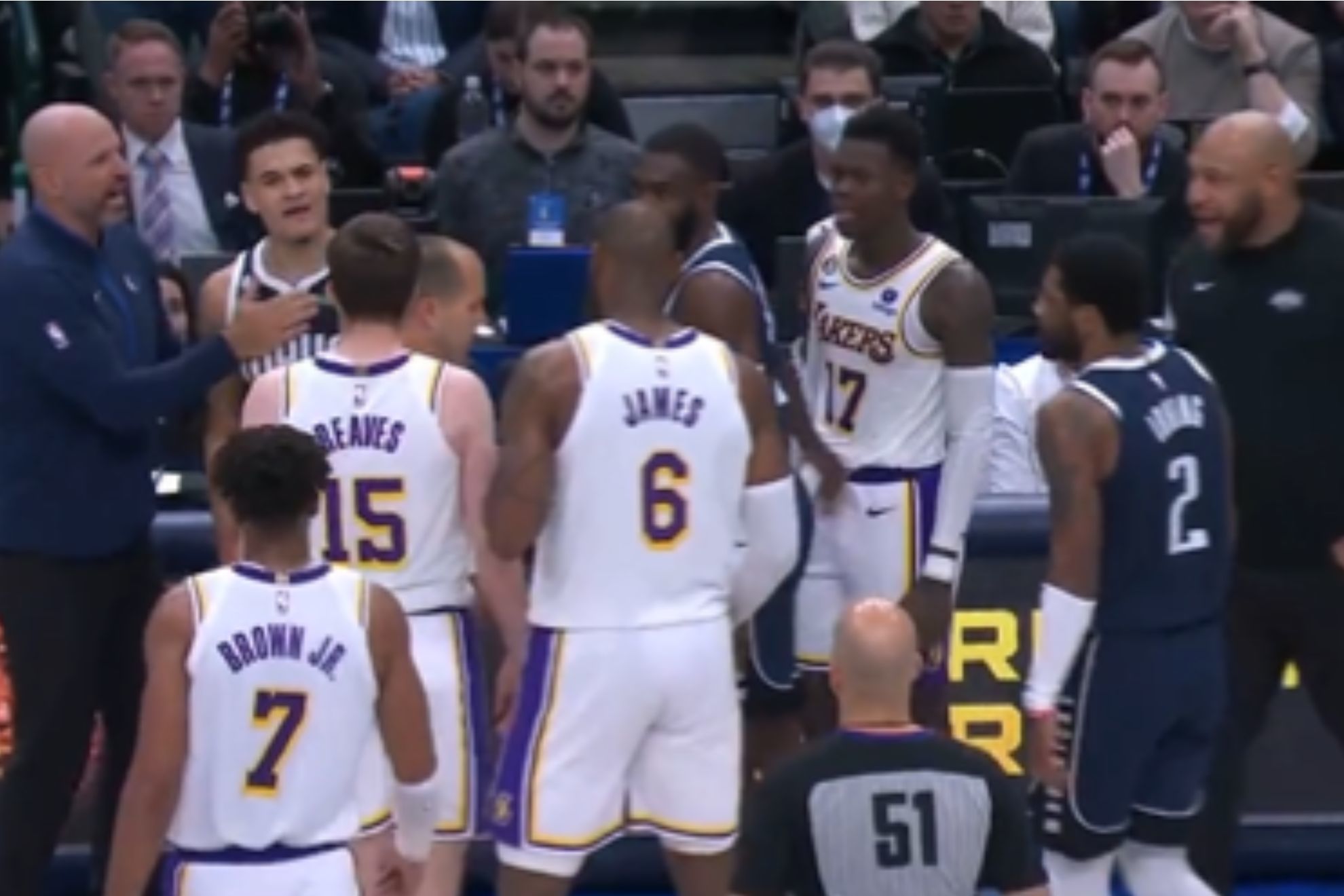 Lakers guard Austin Reaves and Mavericks' Josh Green broken up by coaches