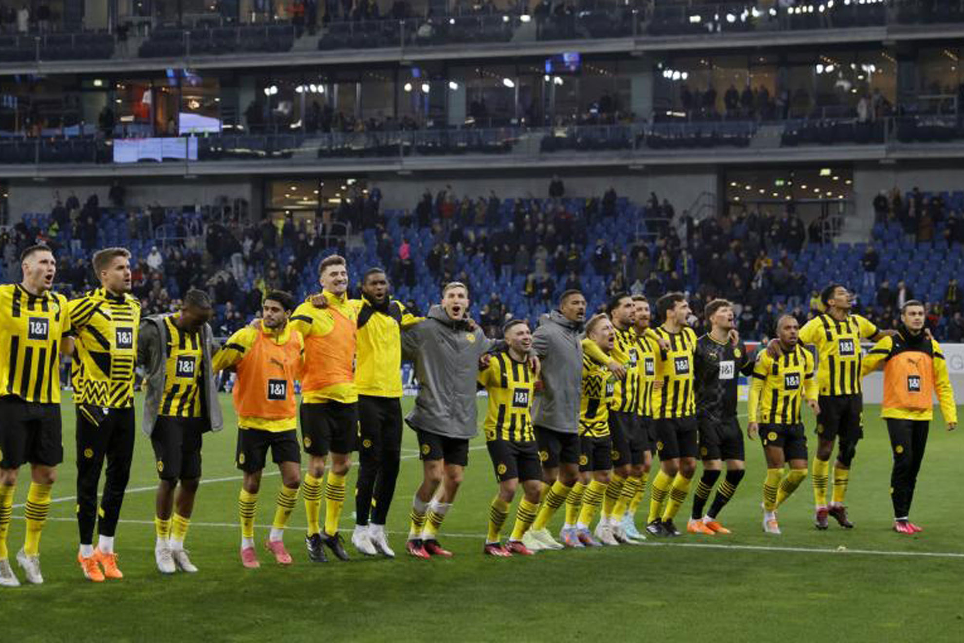 Los futbolistas del Dortmund celebran su ltimo triunfo ante el Hoffenheim.