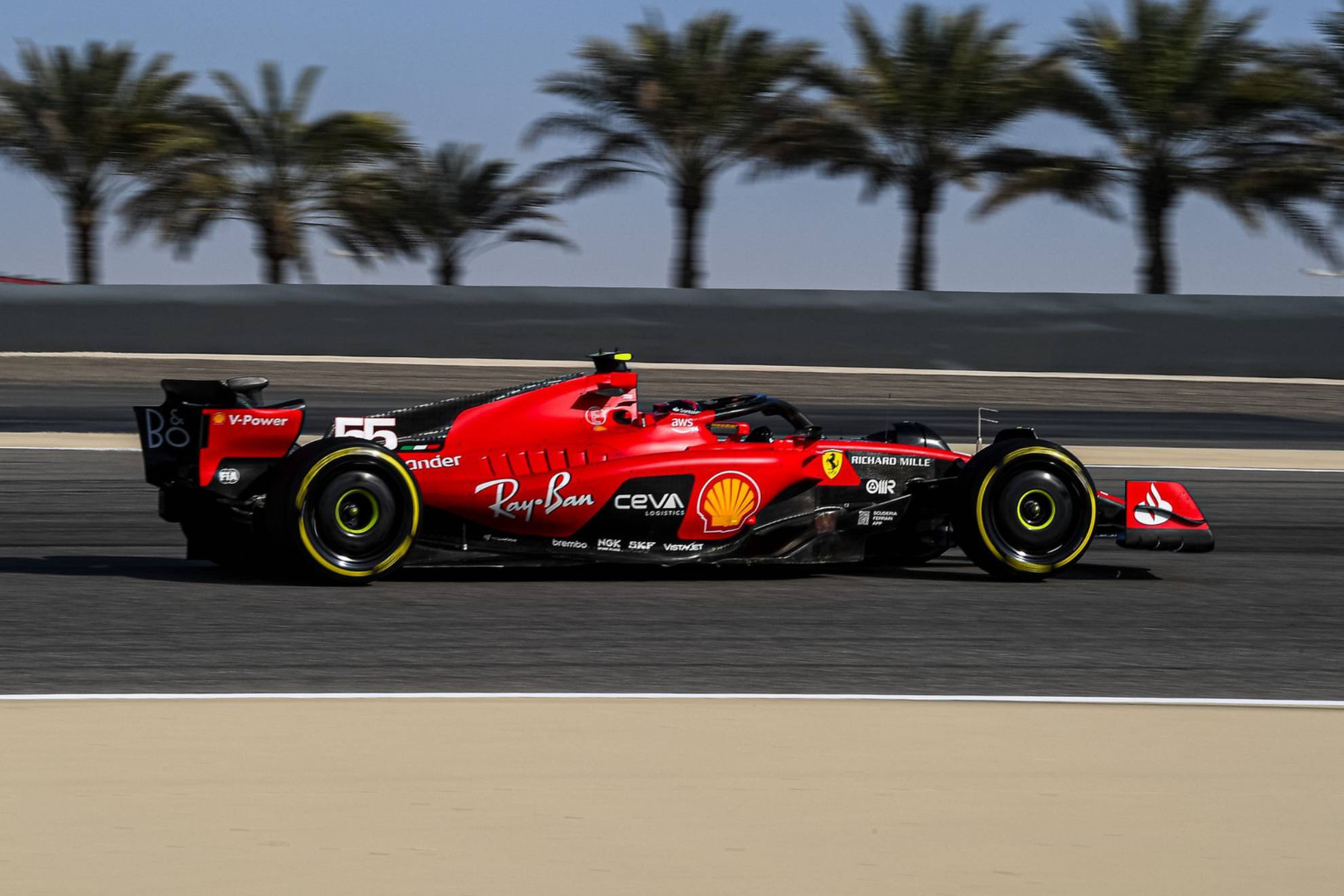 Carlos Sainz, con el nuevo Ferrari SF-23, en los test de Bahrin.