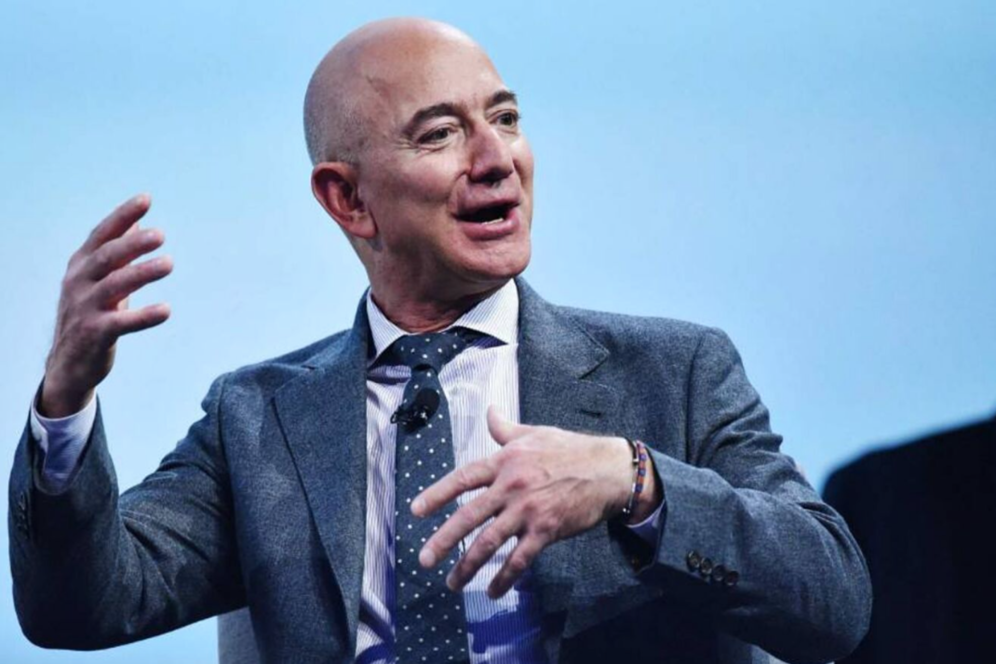 The new team Jeff Bezos wants to buy... and it's not the Commanders