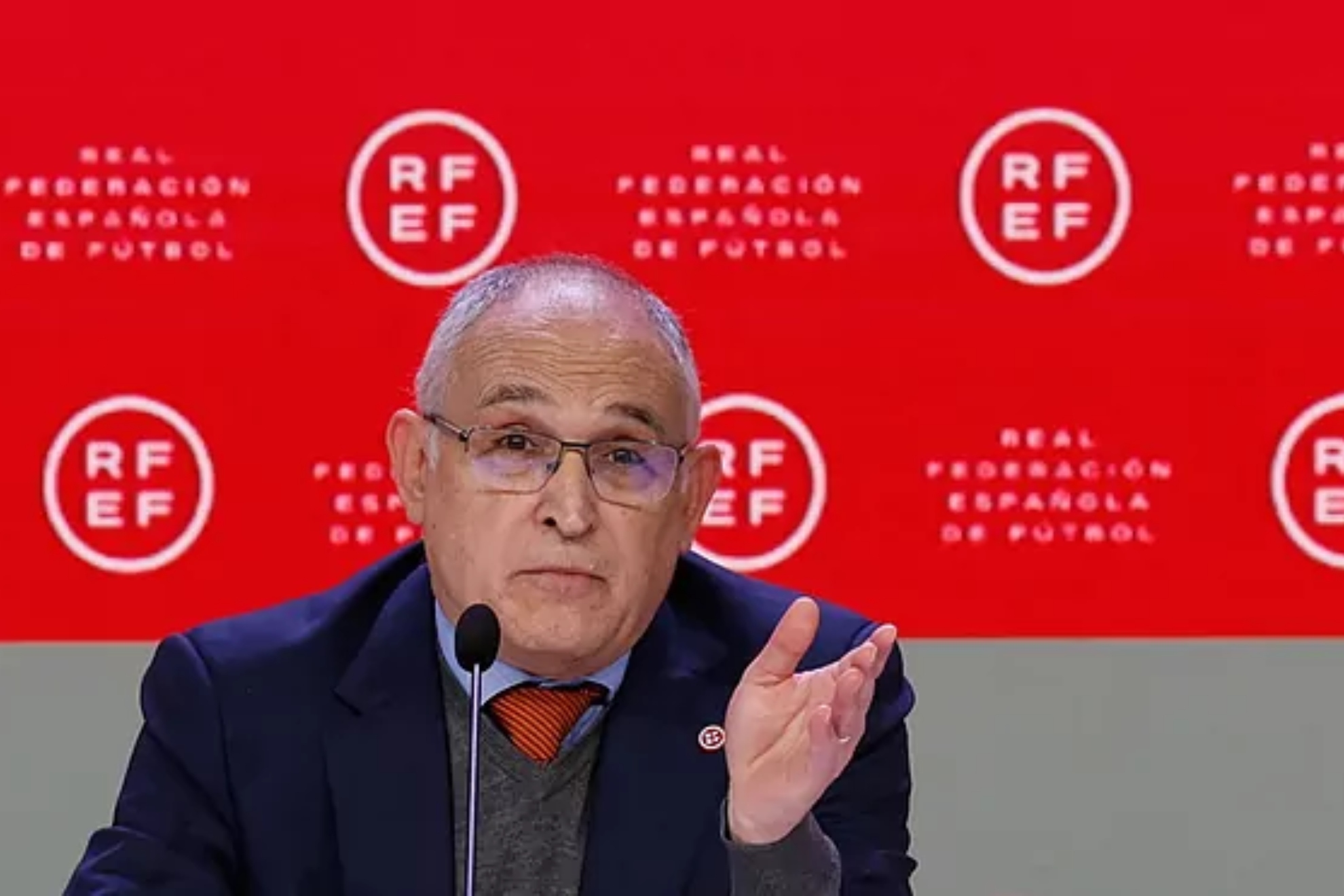 Andreu Camps, durante su comparecencia ante la prensa.RFEF