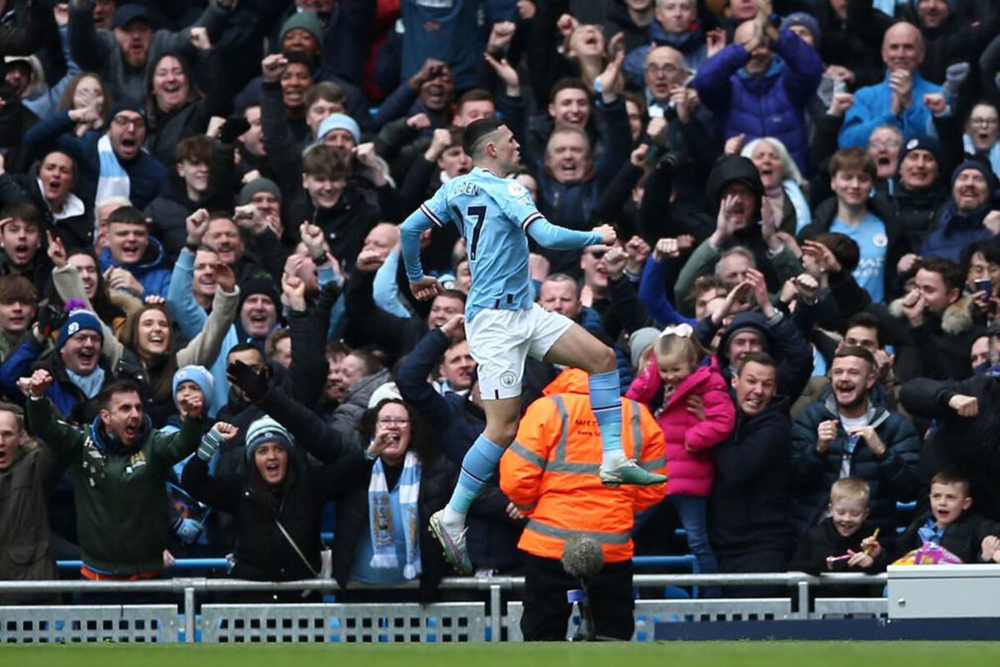 Manchester City overcome Newcastle to put pressure back on Arsenal