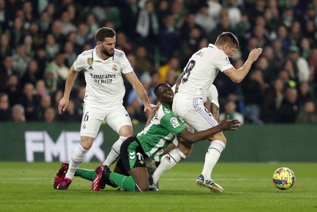 El Real Madrid se queda seco de ideas... y vuelve el debate del 9