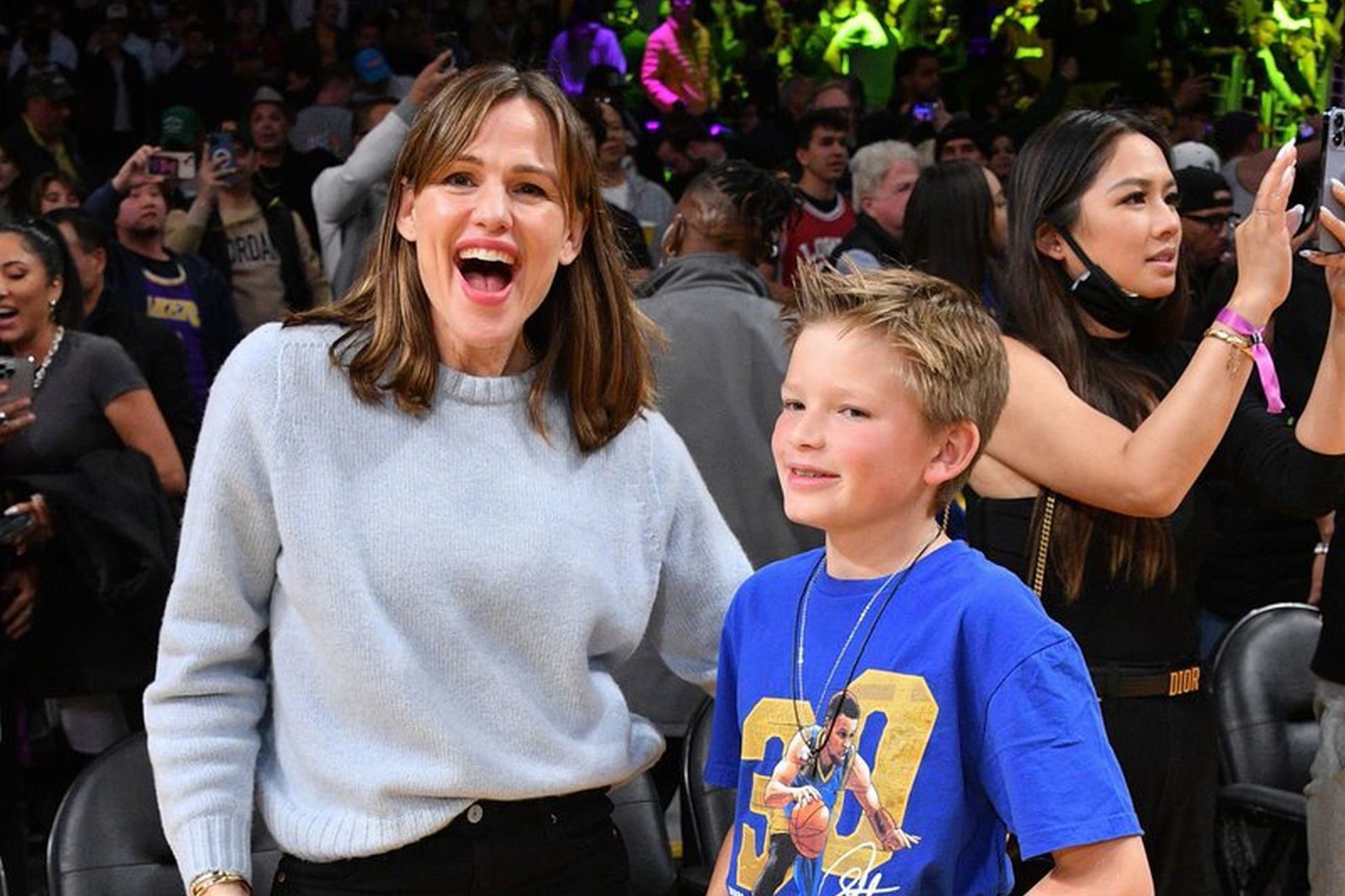 Jennifer Garner is one of the many celebrities to turn out for Warriors vs Lakers