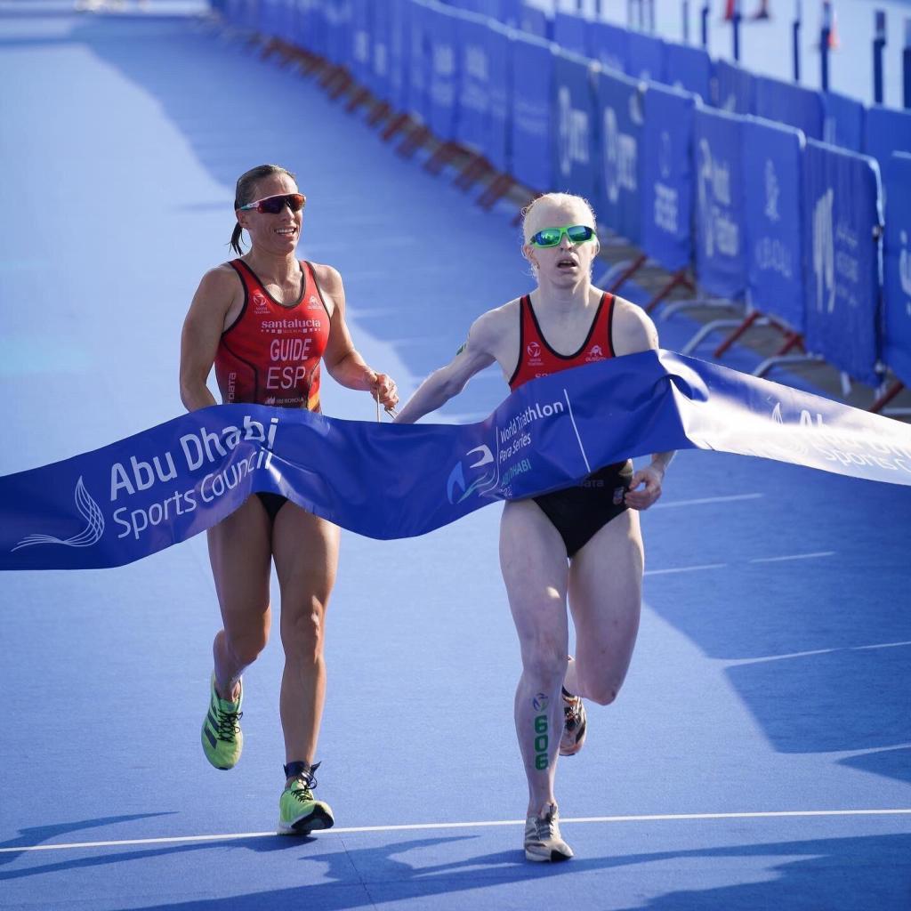 Susana Rodrguez y su gua Sara Loehr, oro mundial en Abu Dabi 2022.