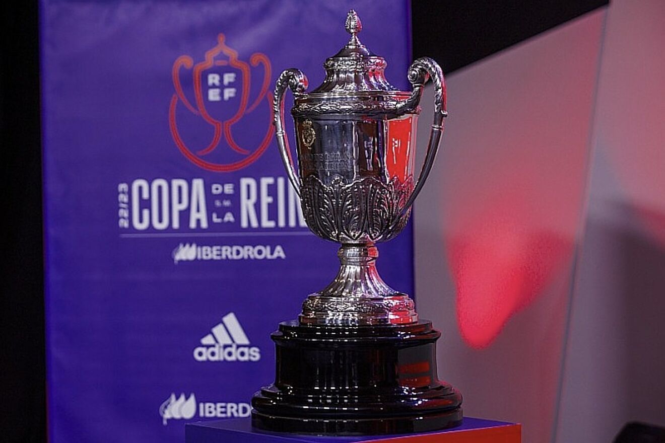 Trofeo de la Copa de la Reina expuesto en la Ciudad del Fútbol / RFEF