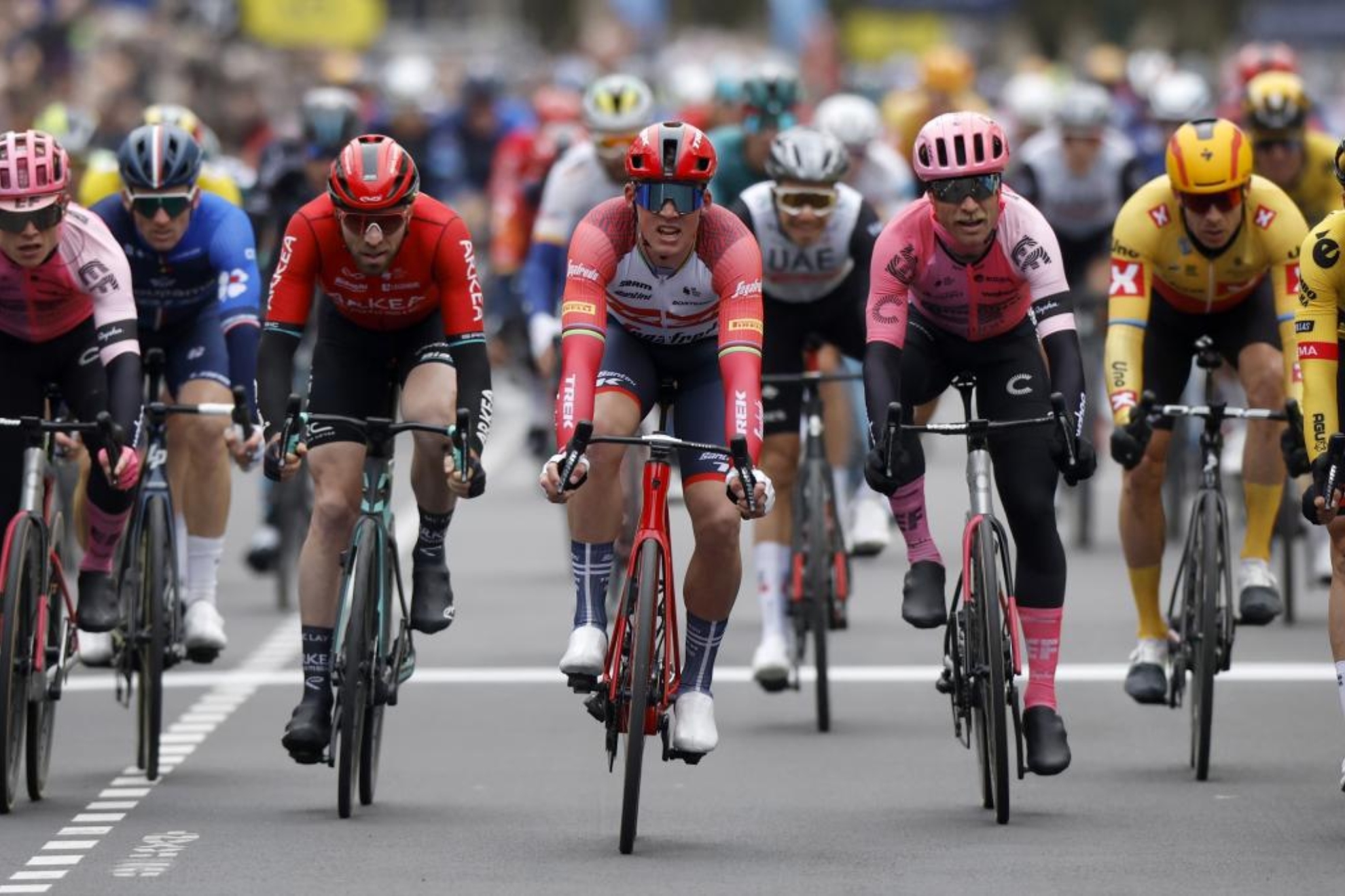 Pedersen se impone en el sprint de la segunda etapa de la Paris Niza