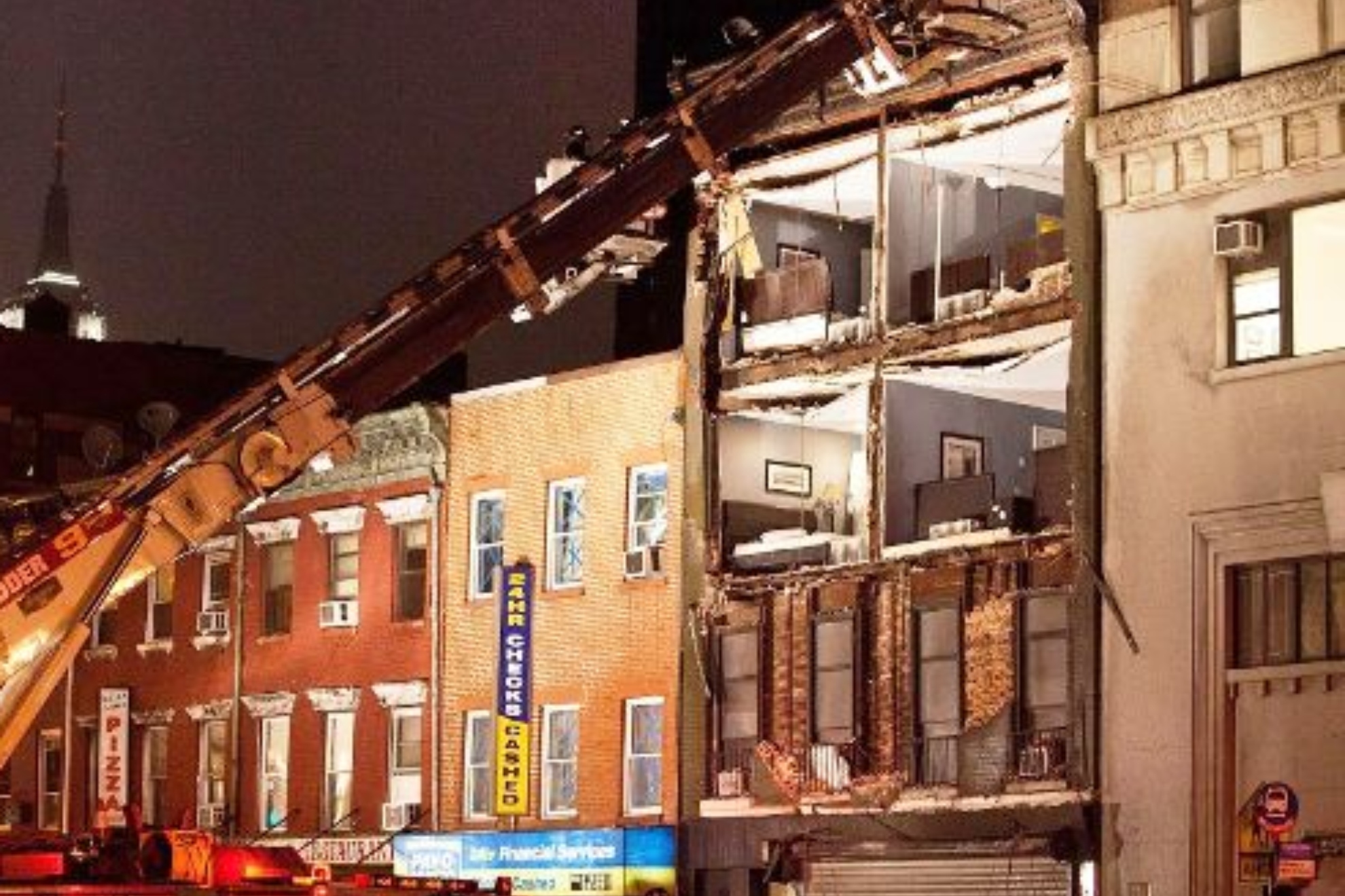 Una bicicleta eléctrica explota y derriba un edificio en Nueva York.