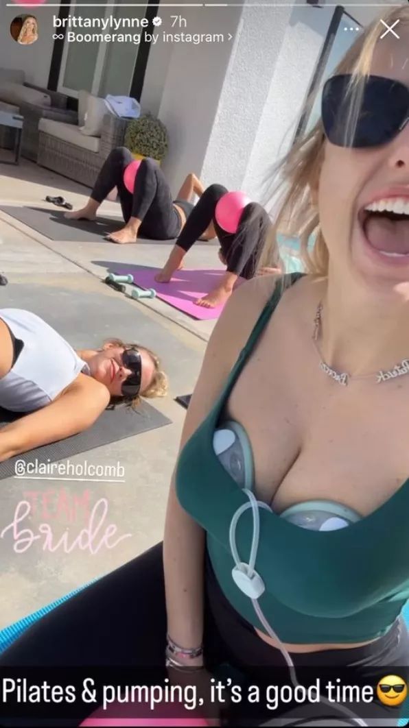 Brittany Mahomes y la foto donde muestra extrayéndose leche y haciendo pilates al mismo tiempo