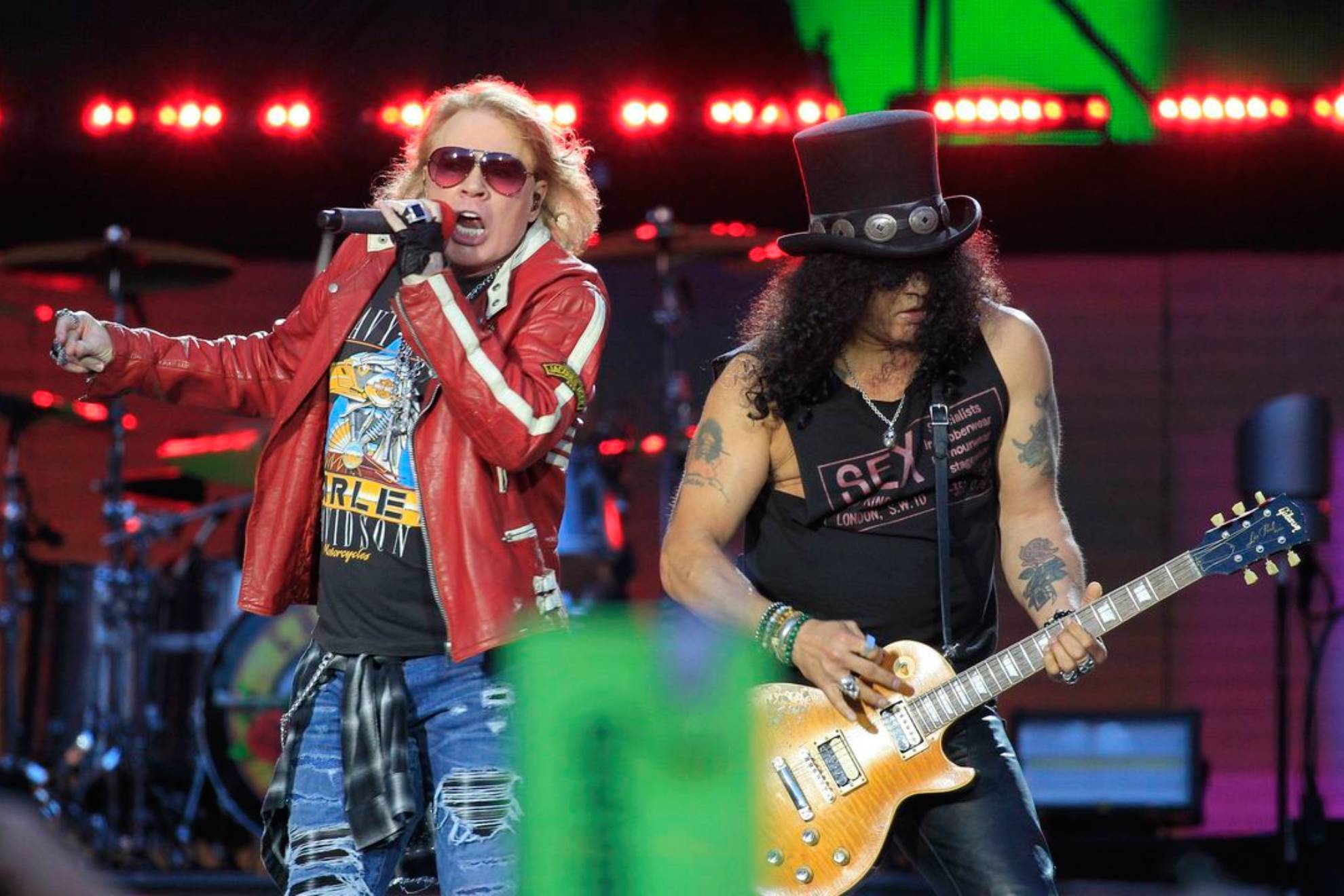 Guns N' Roses - Knocking On Heavens Door (Tradução) 