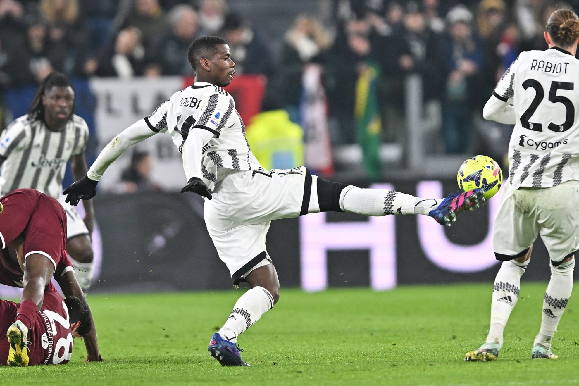 Paul Pogba intercepta un balón en el partido contra el Torino.
