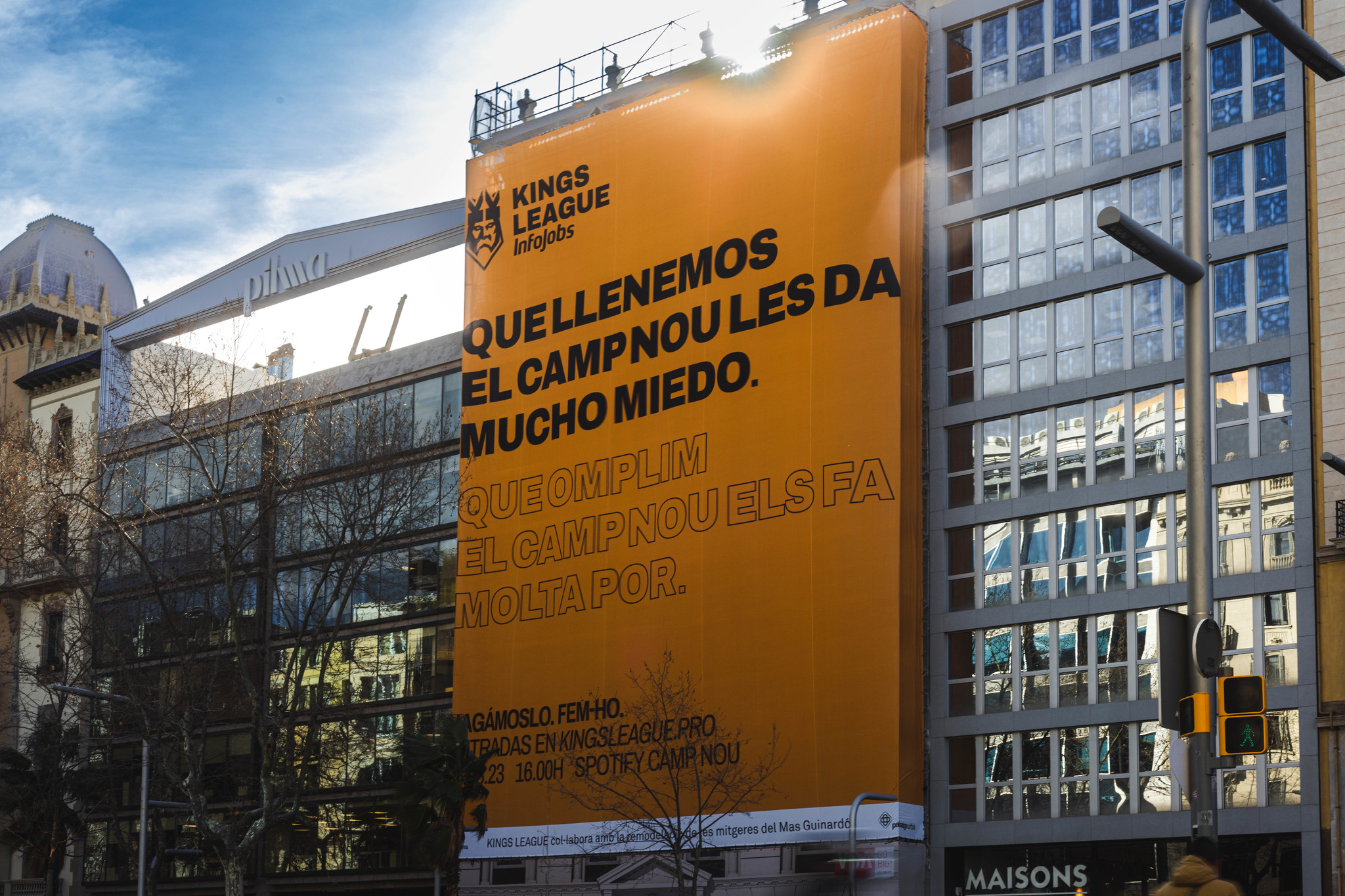 La pancarta de la Kings League Infojobs en el centro de Barcelona