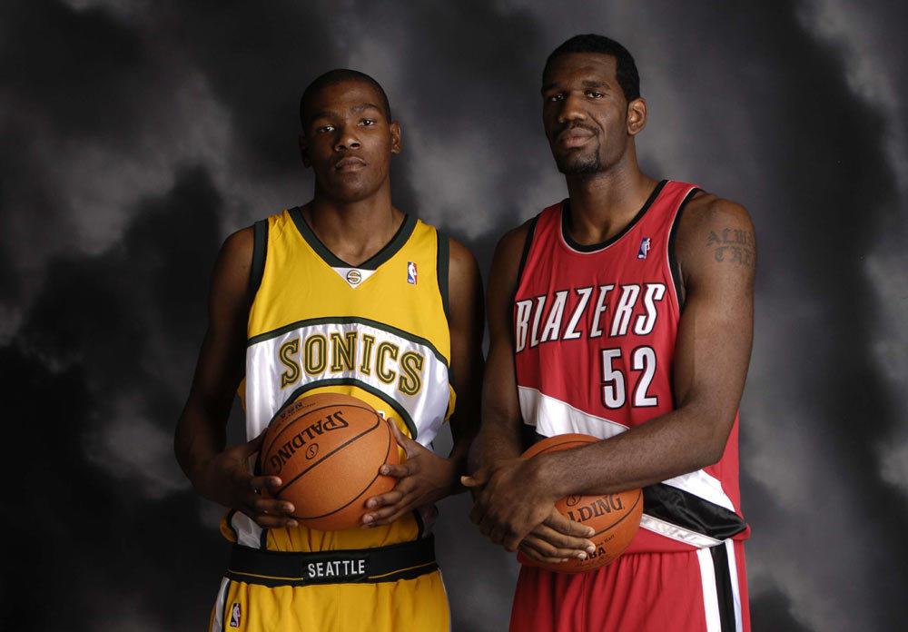 Kevin Durant y Greg Oden, números 1 y 2 del draft de 2007, respectivamente.