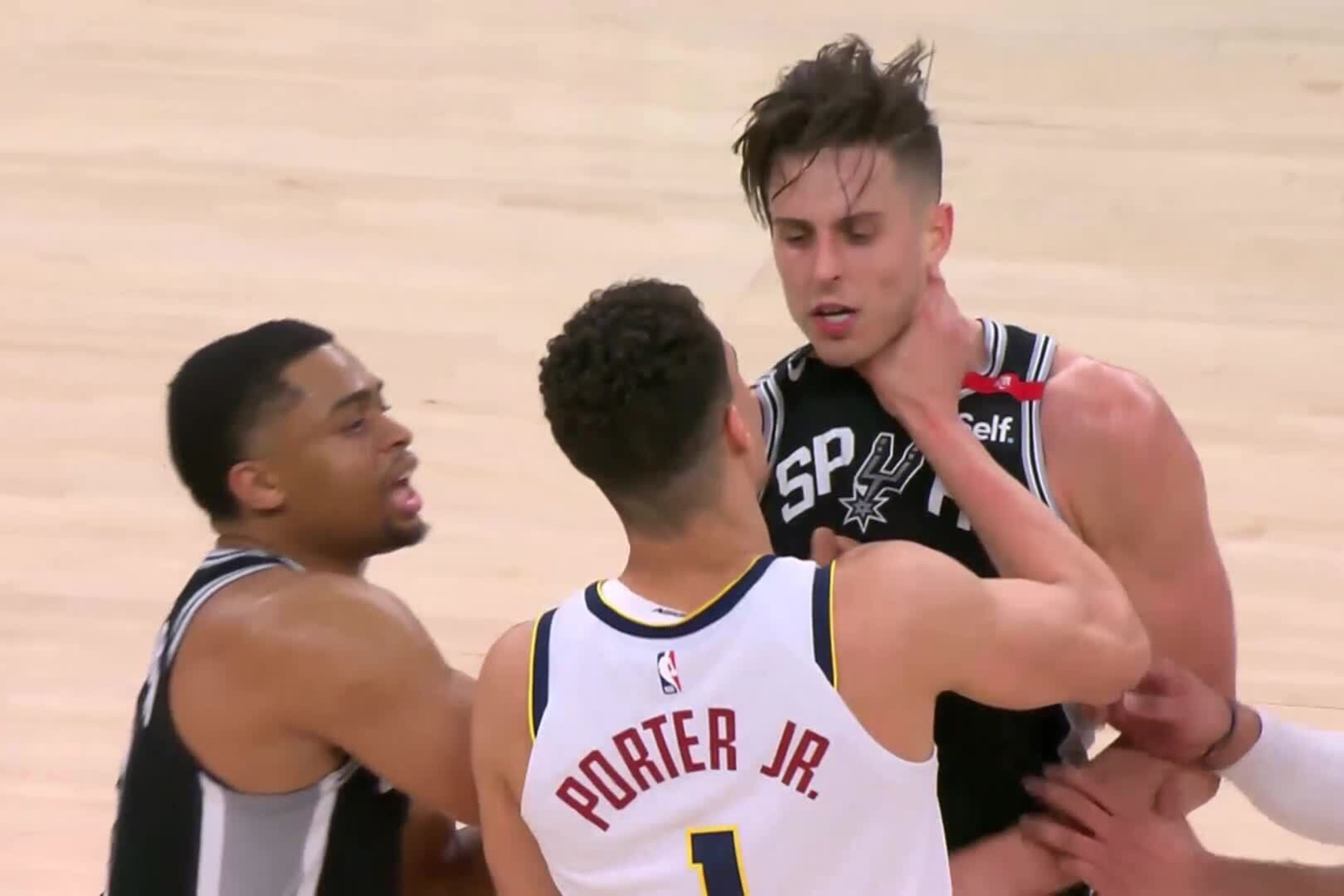Tension in the NBA: Michael Porter Jr. grabbed Zach Collins by the neck in Spurs vs Nuggets