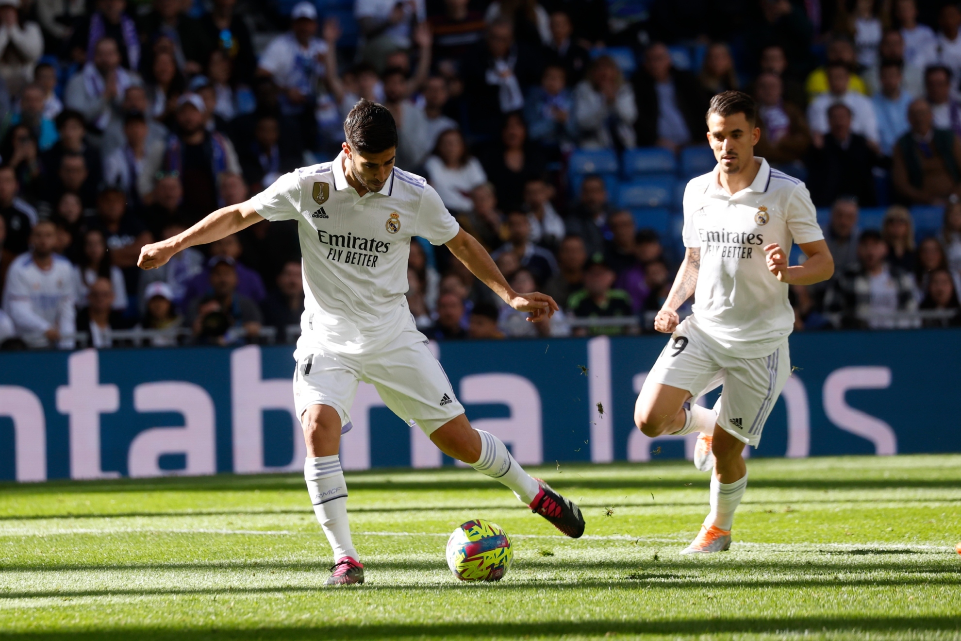 Asensio arma el remate con el que marcar�a el tercer gol del Real Madrid ante el Espanyol.