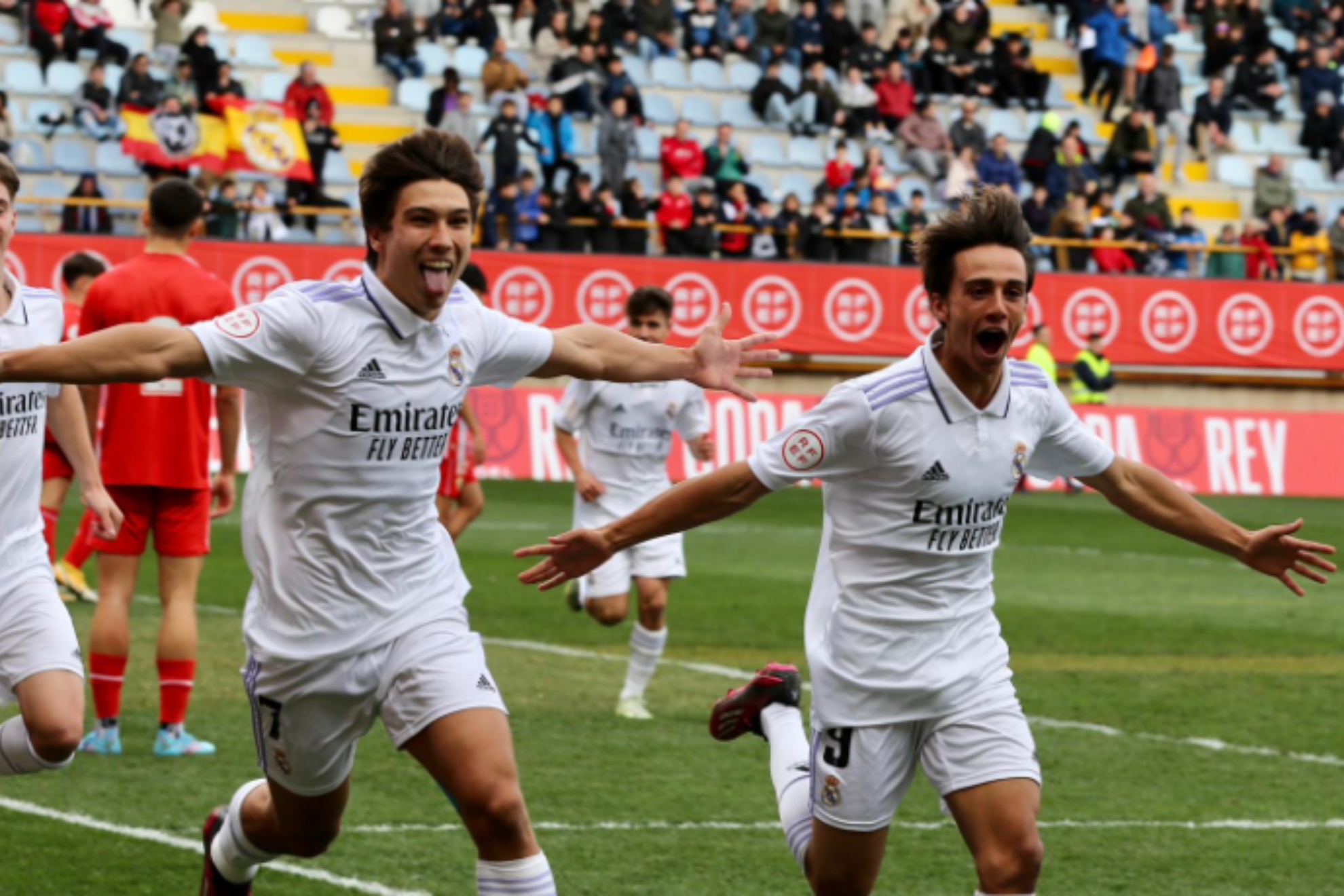 Gonzalo y Pol Fortuny celebran el primer gol del Real Madrid en la final de Copa.