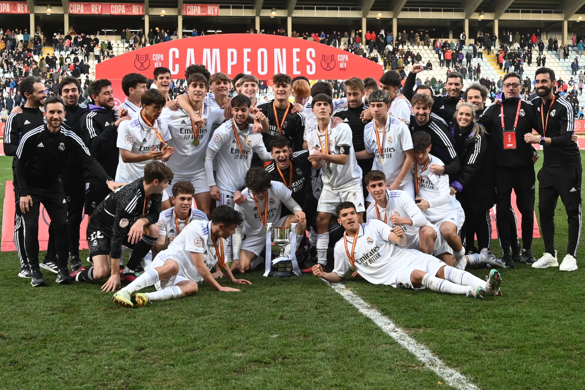 El Juvenil A del Real Madrid, celebrando el ttulo de Copa del Rey conquistado en el Reino de Len.
