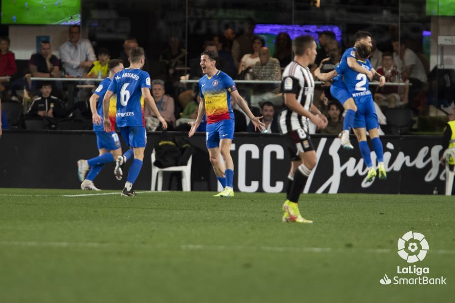 Los jugadores del Andorra celebran uno de los dos goles en Cartagonova