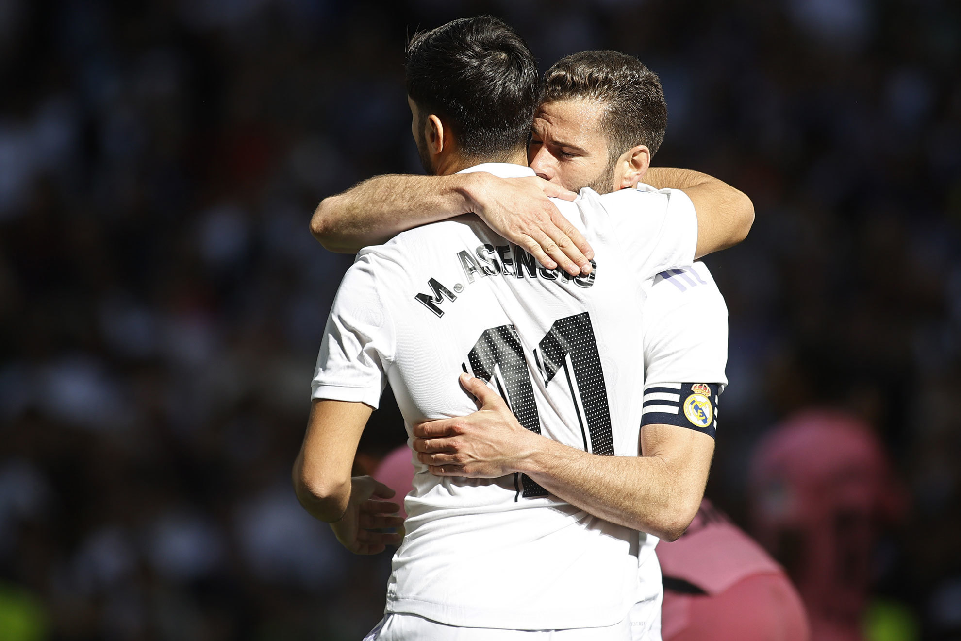 Nacho y Asensio se abrazan tras el gol que el primero le sirvi al segundo contra el Espanyol.