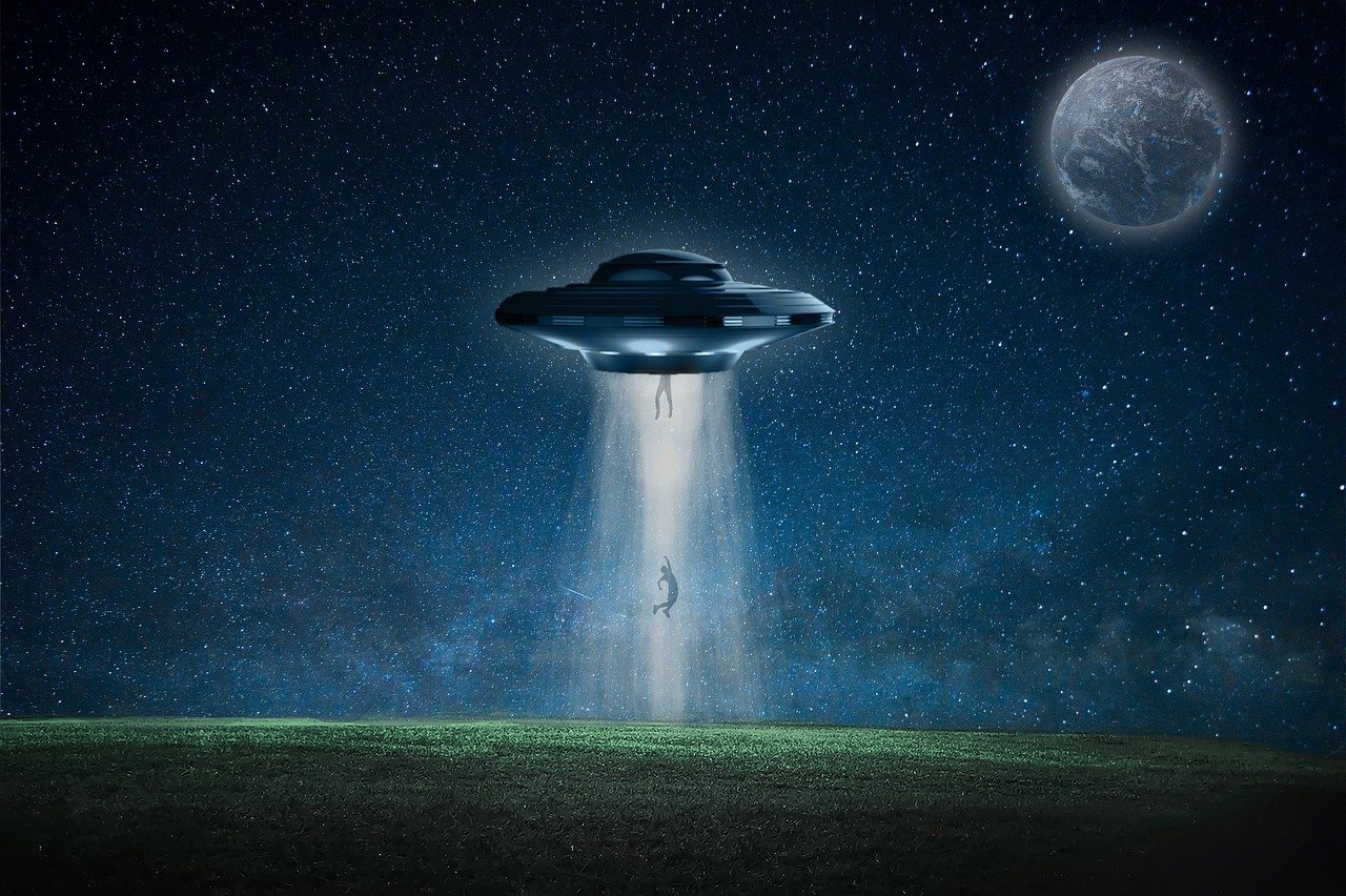 Un 'viajero del tiempo' predice nuestro futuro: los extraterrestres conquistarán la tierra el 23 de marzo